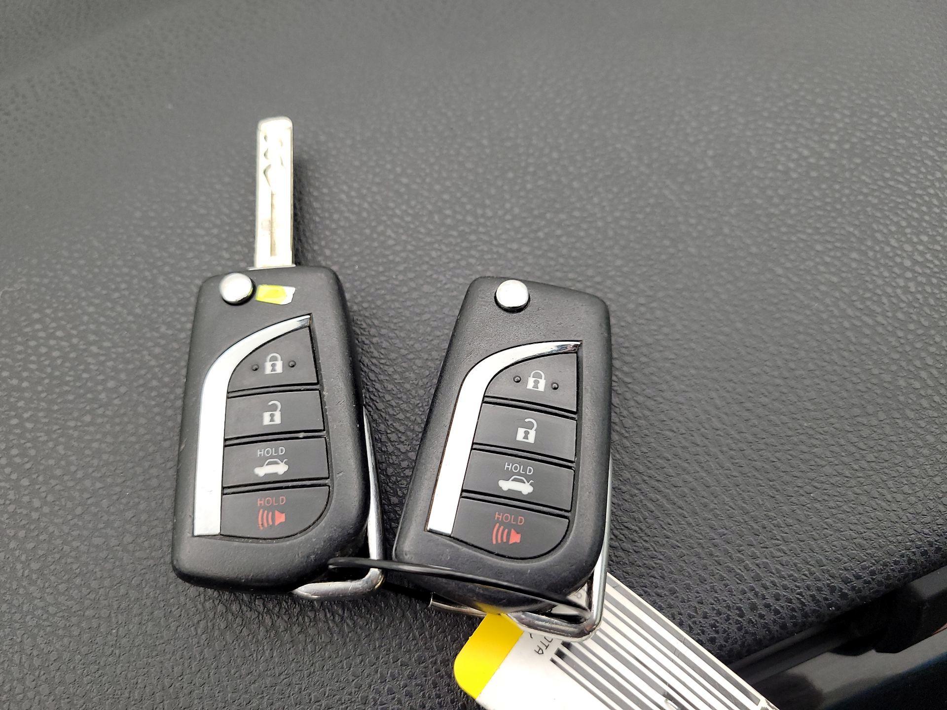 Thumbnail: 2018 Toyota Camry - 19