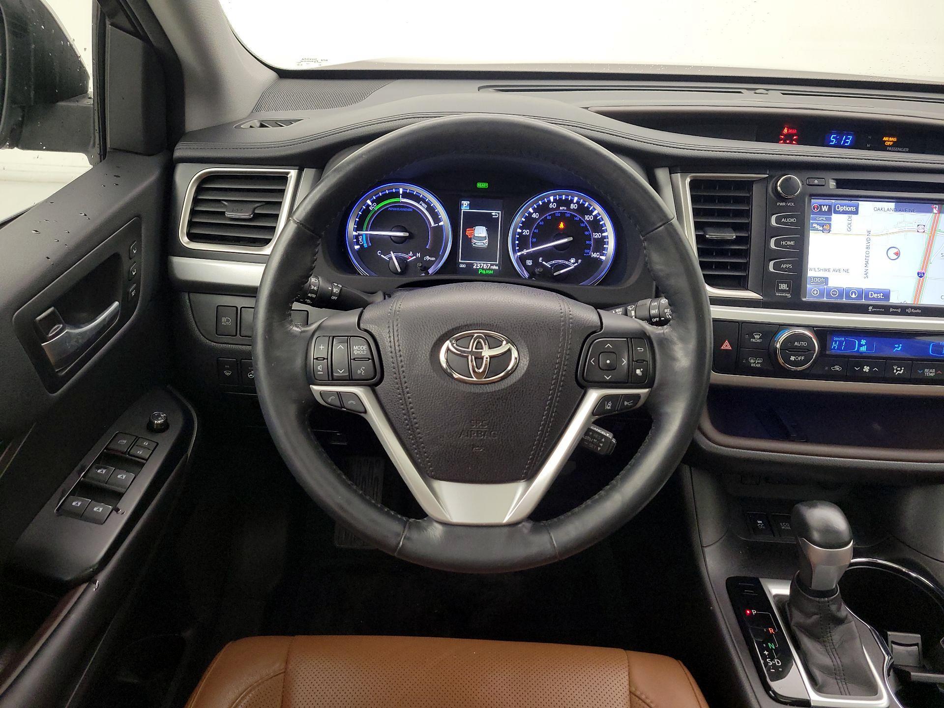 Thumbnail: 2017 Toyota Highlander - 10