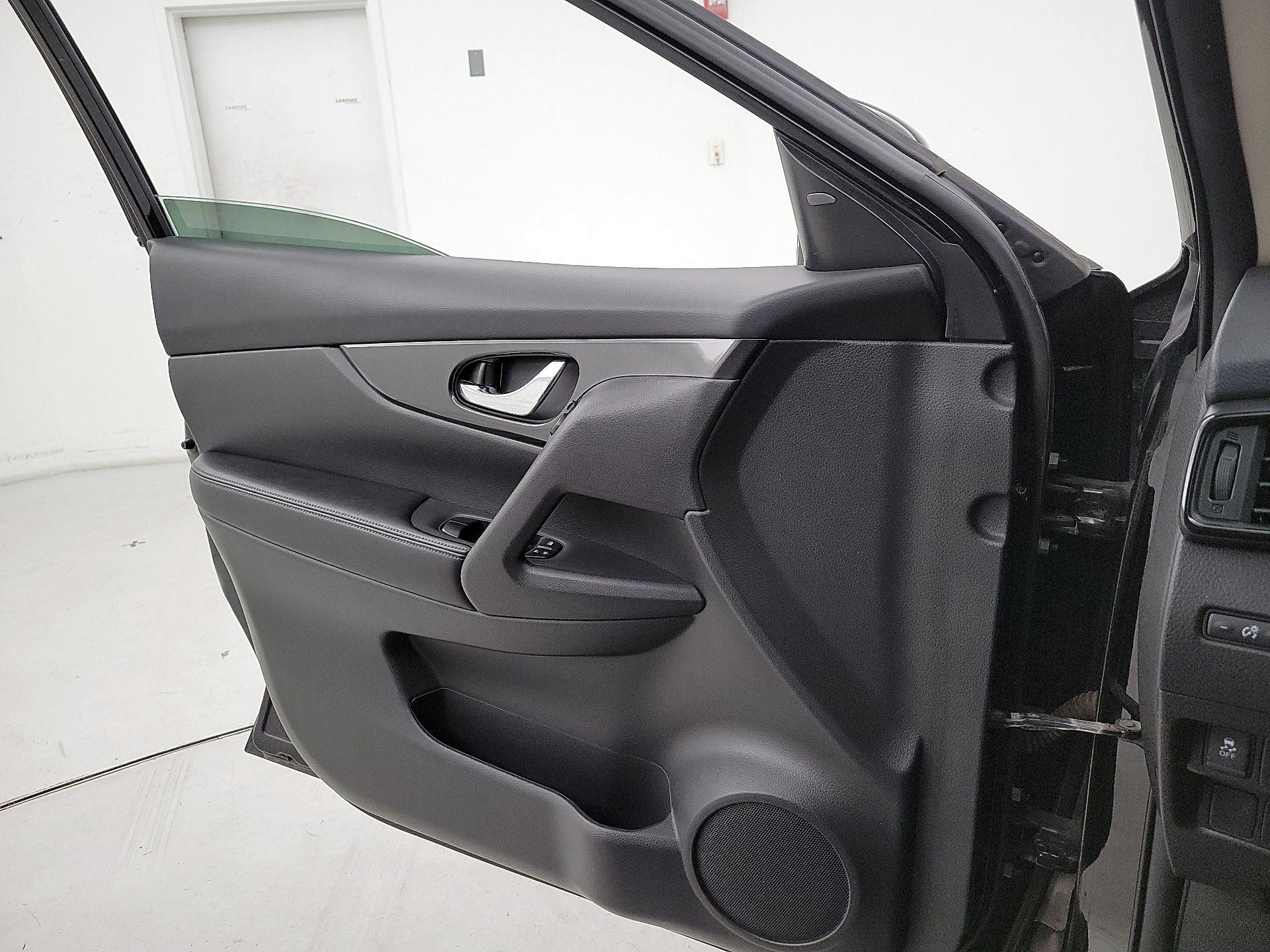 Thumbnail: 2018 Nissan Rogue - 12