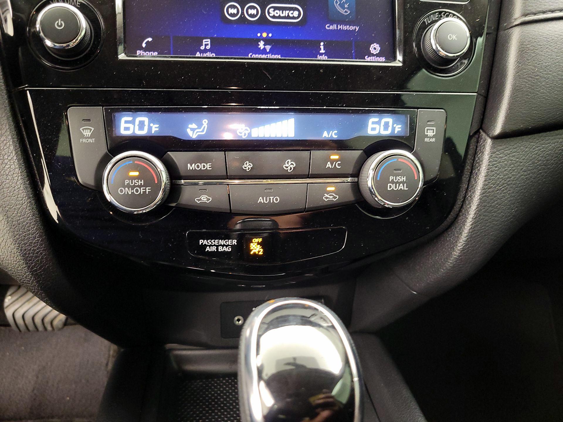 Thumbnail: 2018 Nissan Rogue - 16