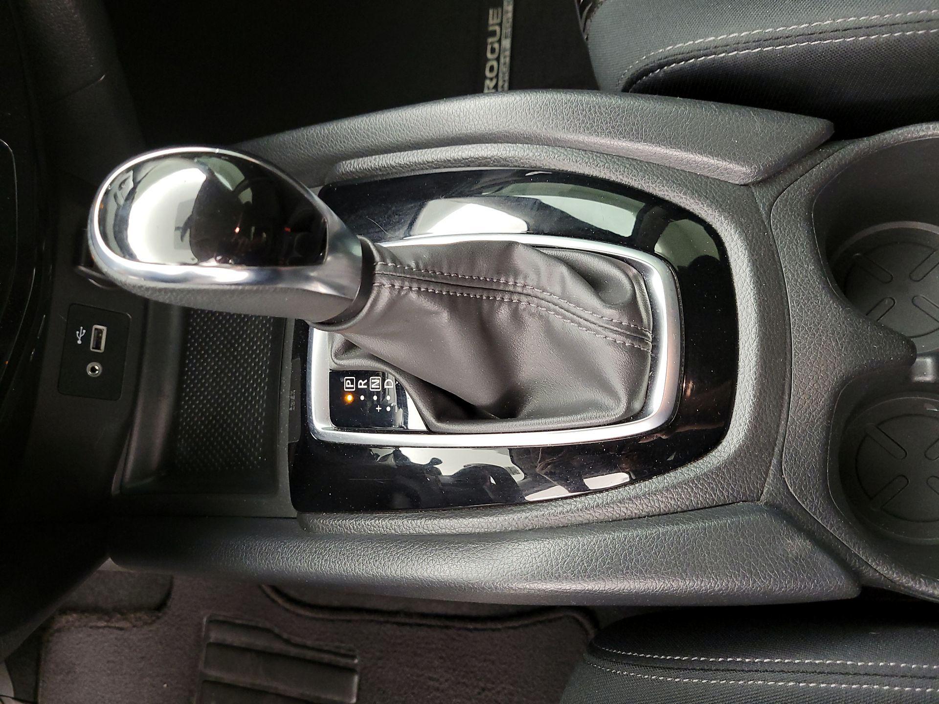 Thumbnail: 2018 Nissan Rogue - 17