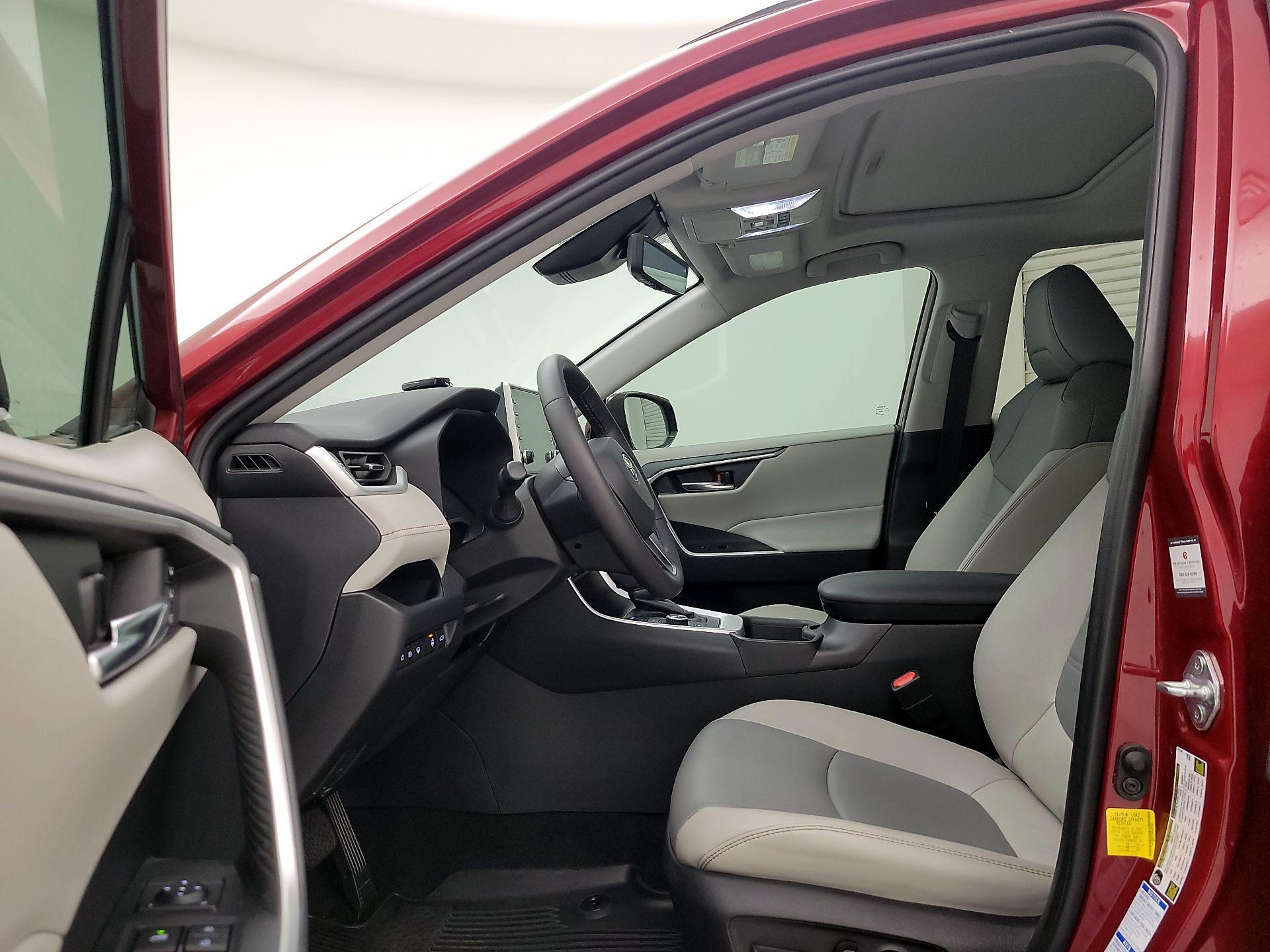 Thumbnail: 2022 Toyota RAV4 - 11