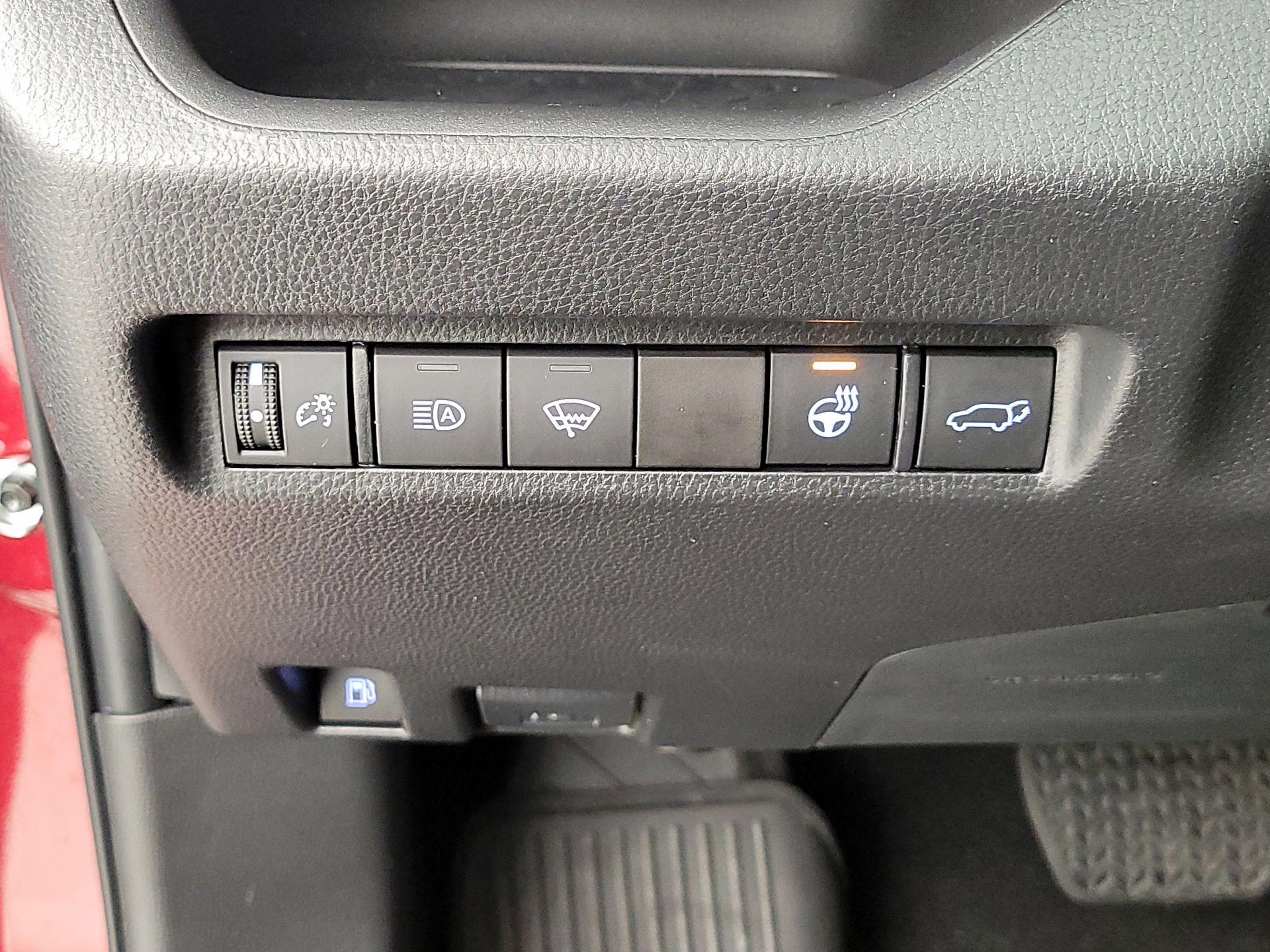 Thumbnail: 2022 Toyota RAV4 - 13