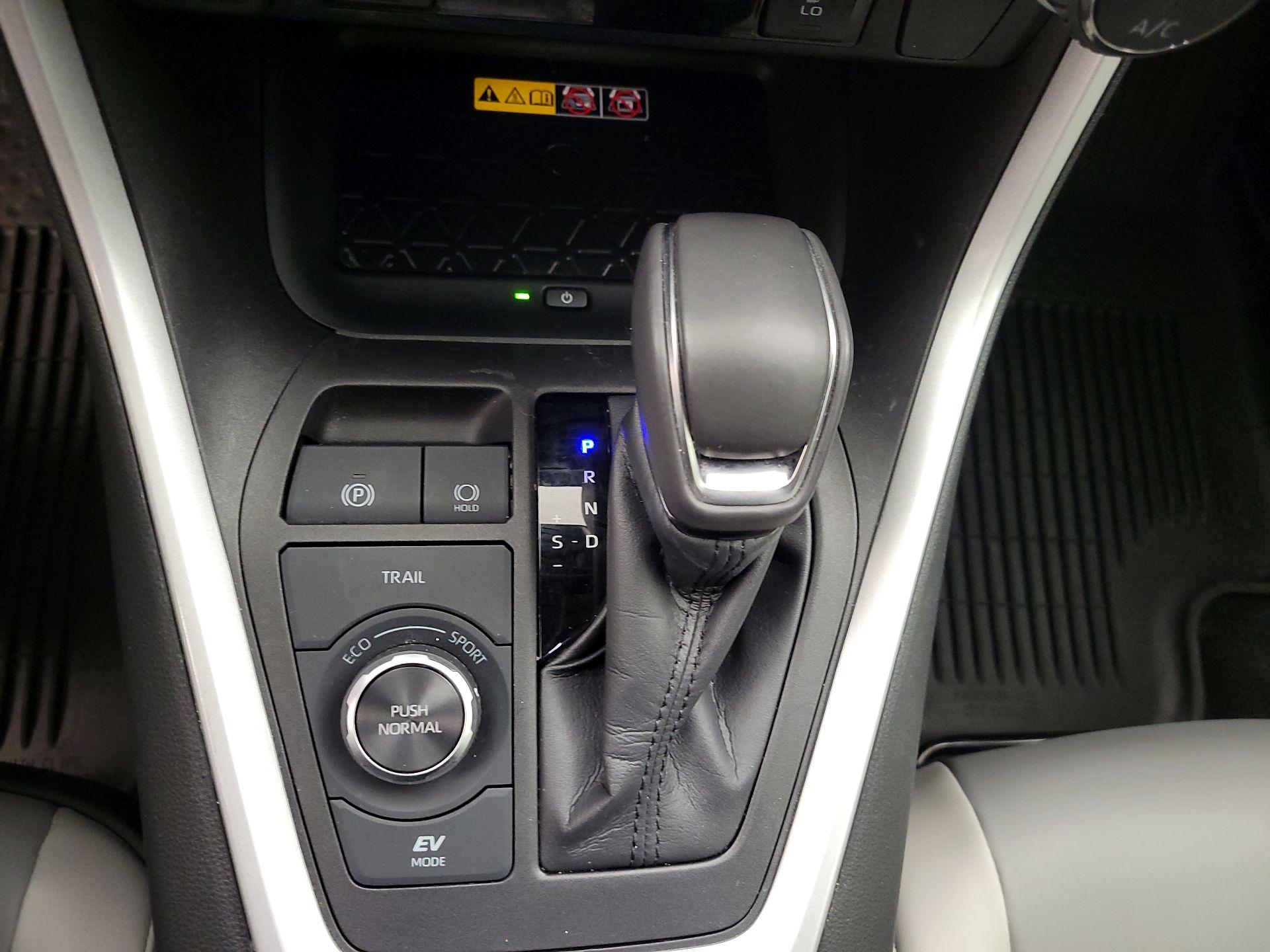 Thumbnail: 2022 Toyota RAV4 - 17