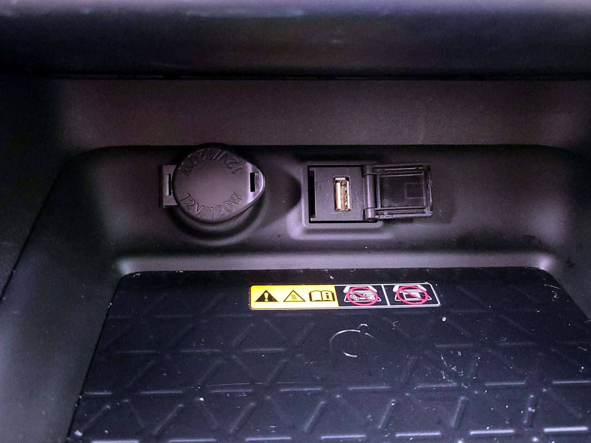 Thumbnail: 2022 Toyota RAV4 - 18