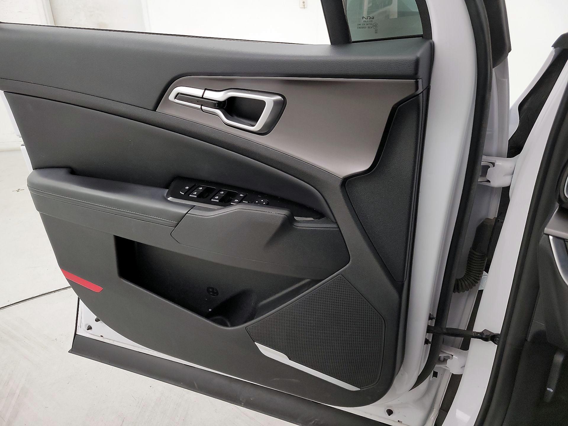 Thumbnail: 2023 Kia Sportage - 12