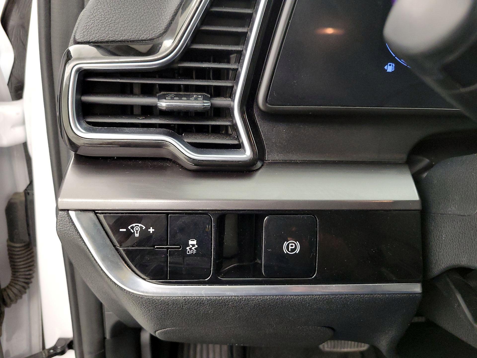 Thumbnail: 2023 Kia Sportage - 13