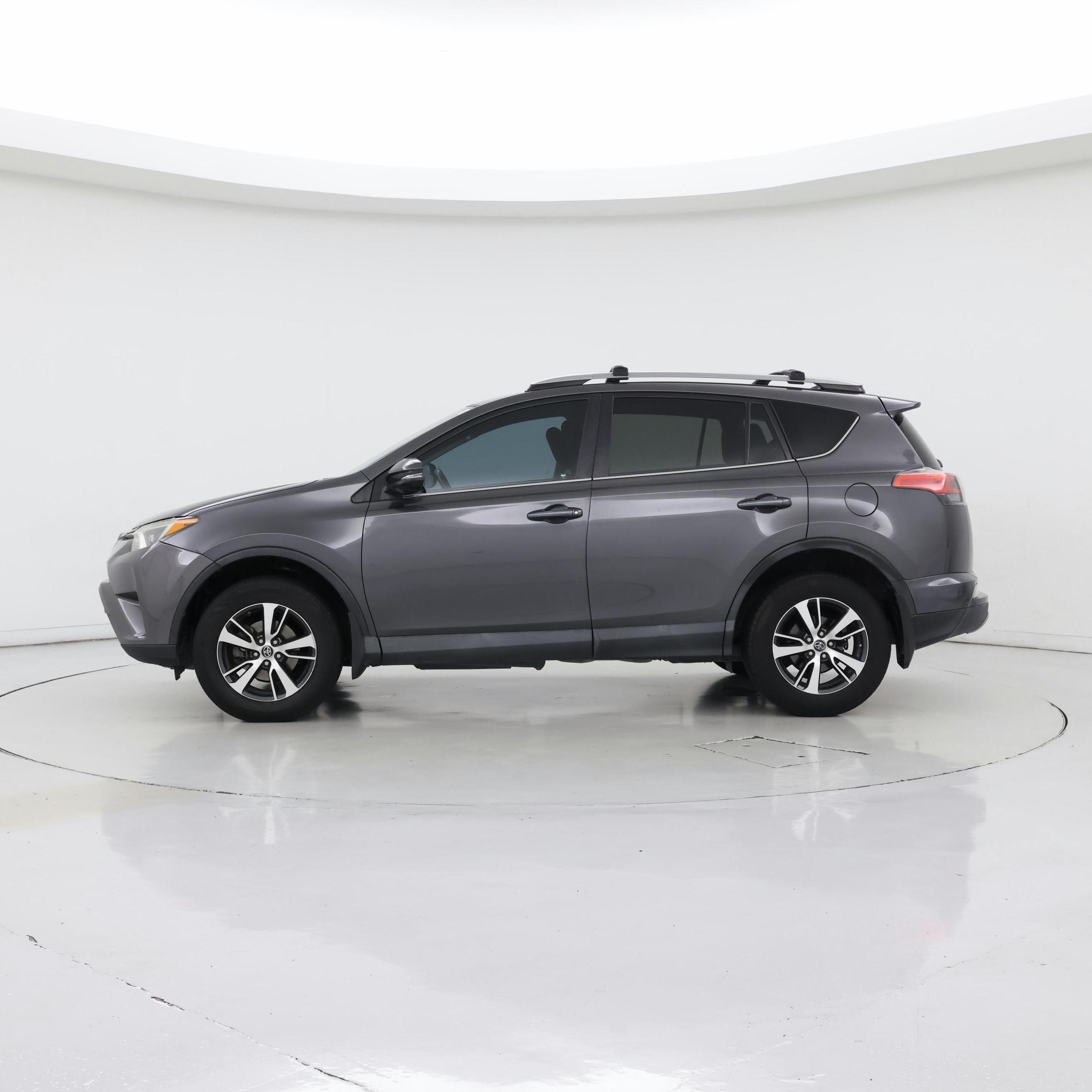 Thumbnail: 2017 Toyota RAV4 - 3