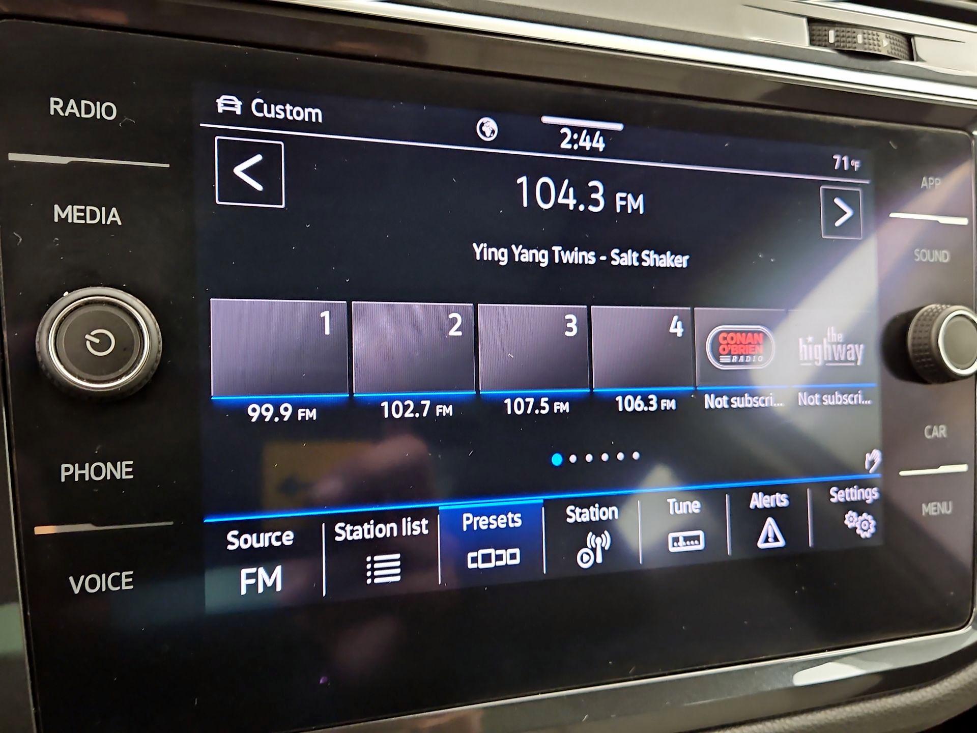 Thumbnail: 2021 Volkswagen Tiguan - 15