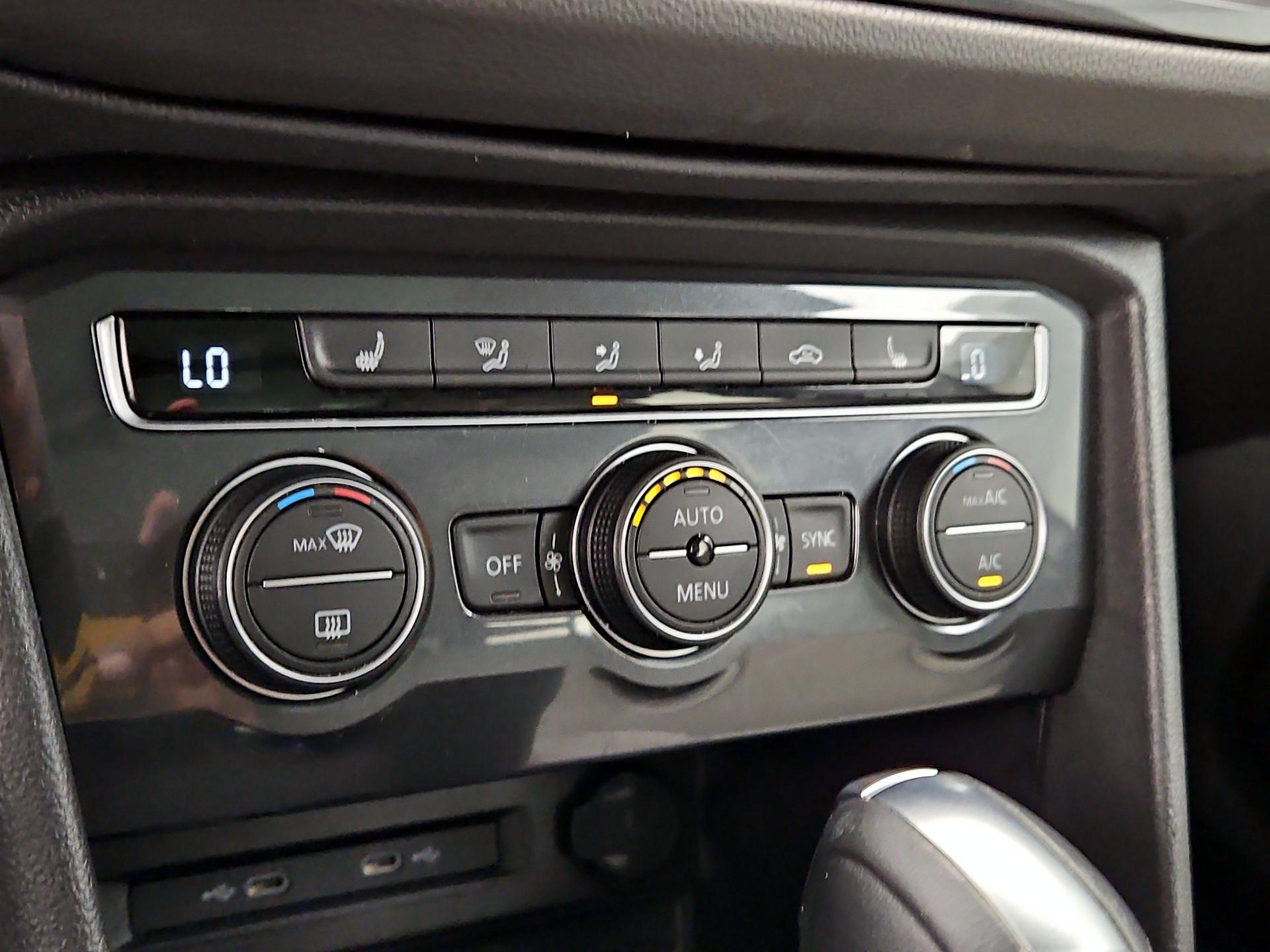 Thumbnail: 2021 Volkswagen Tiguan - 16