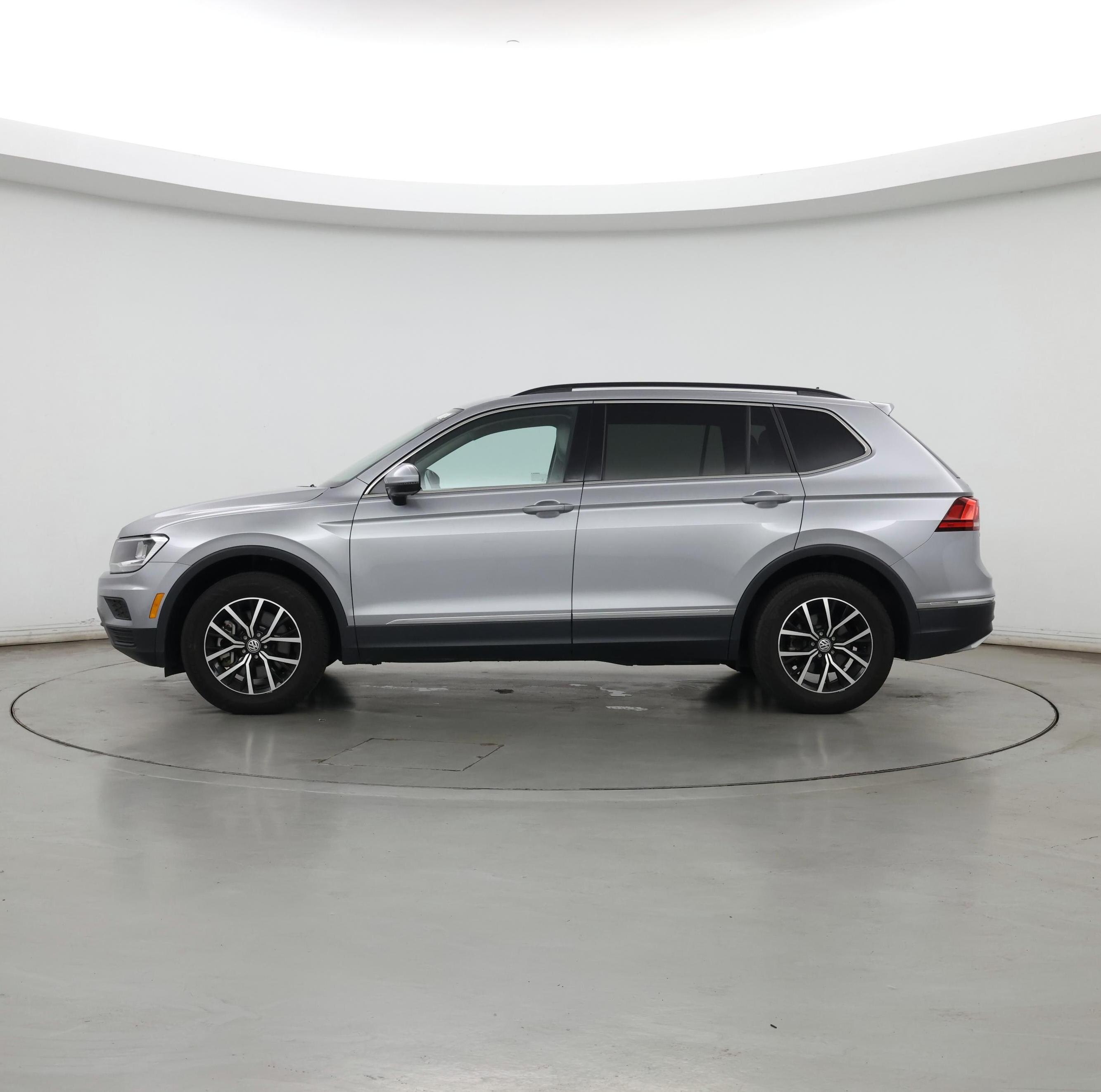 Thumbnail: 2021 Volkswagen Tiguan - 3