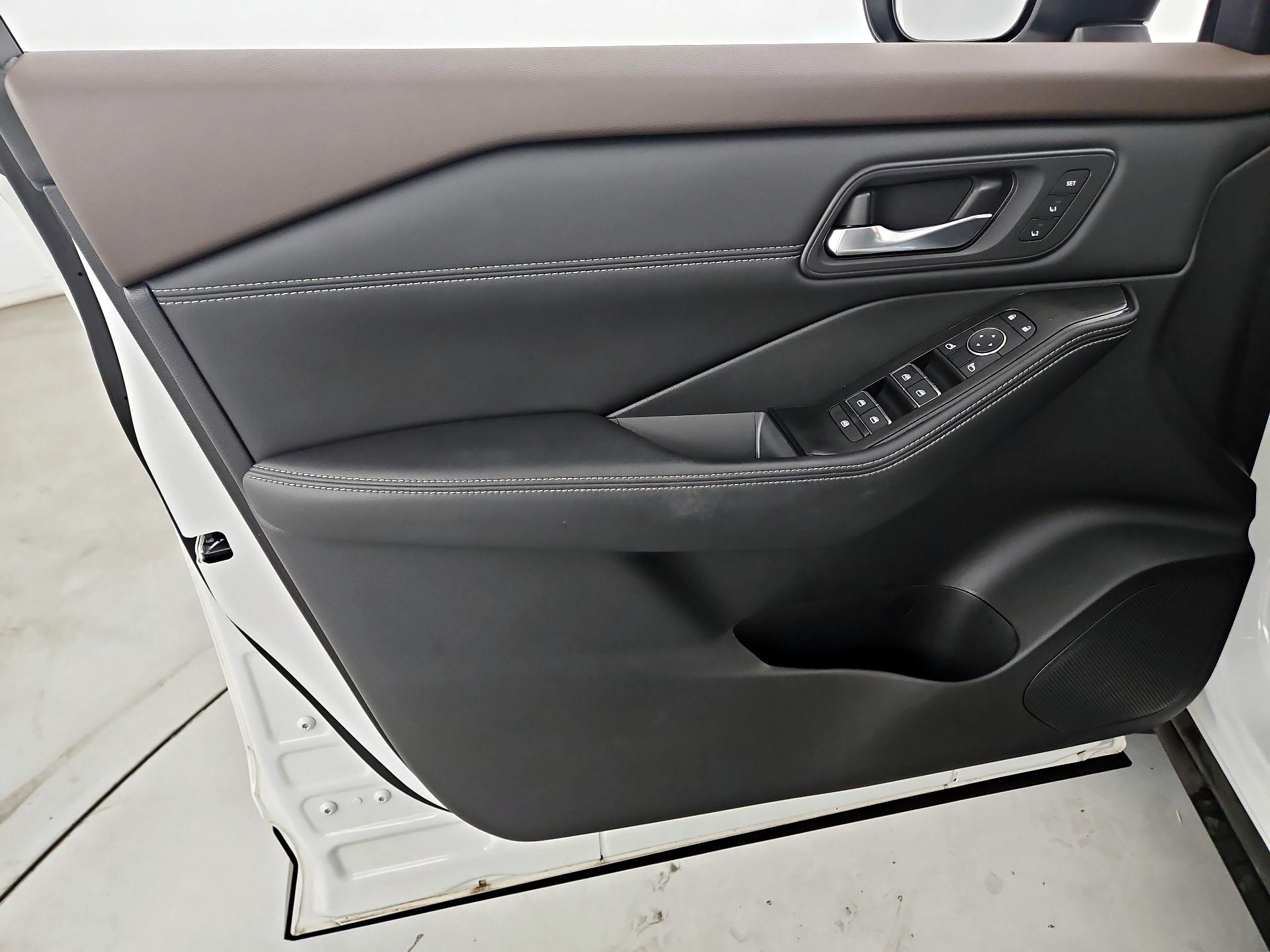 Thumbnail: 2023 Nissan Rogue - 12