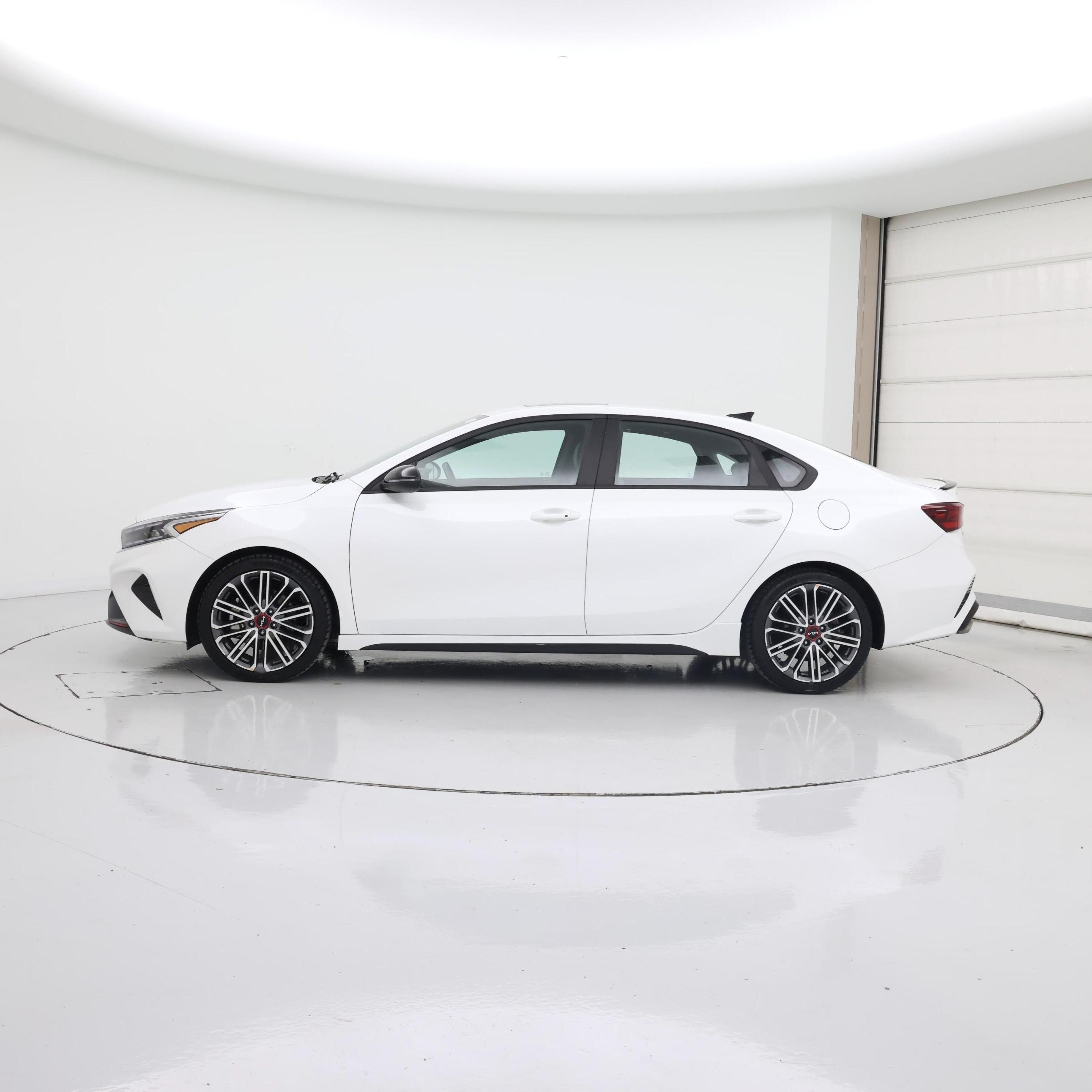 Thumbnail: 2022 Kia Forte - 3