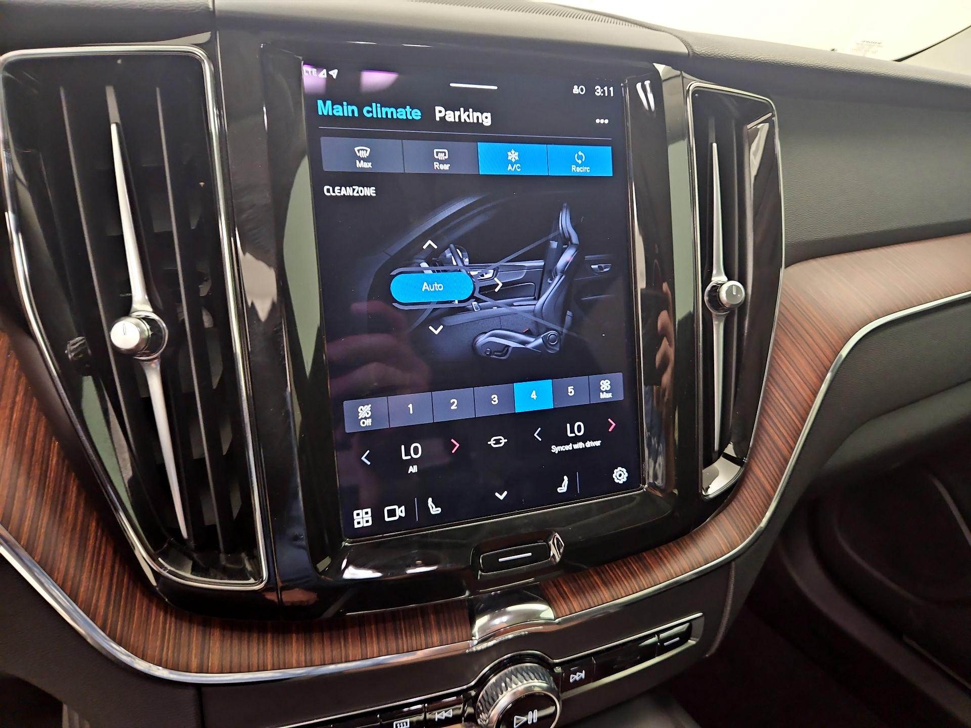 Thumbnail: 2024 Volvo XC60 - 17