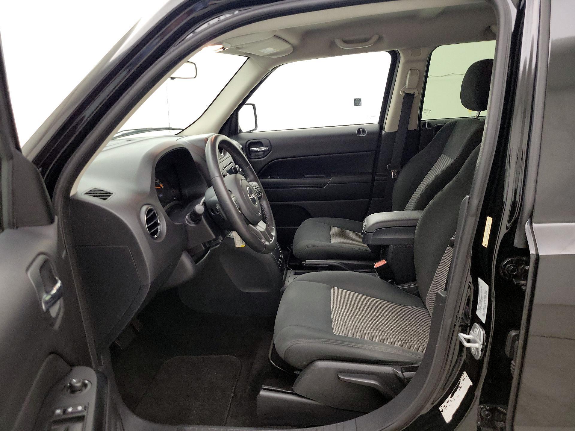 Thumbnail: 2015 Jeep Patriot - 11