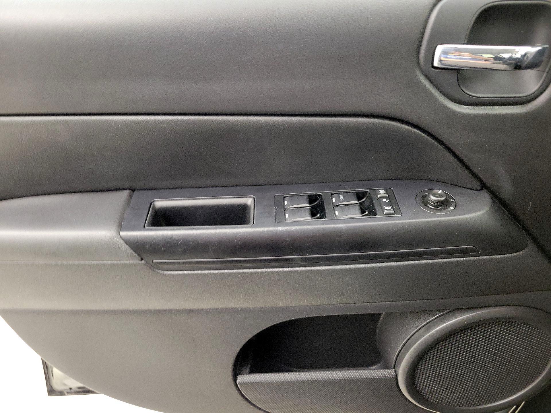 Thumbnail: 2015 Jeep Patriot - 12