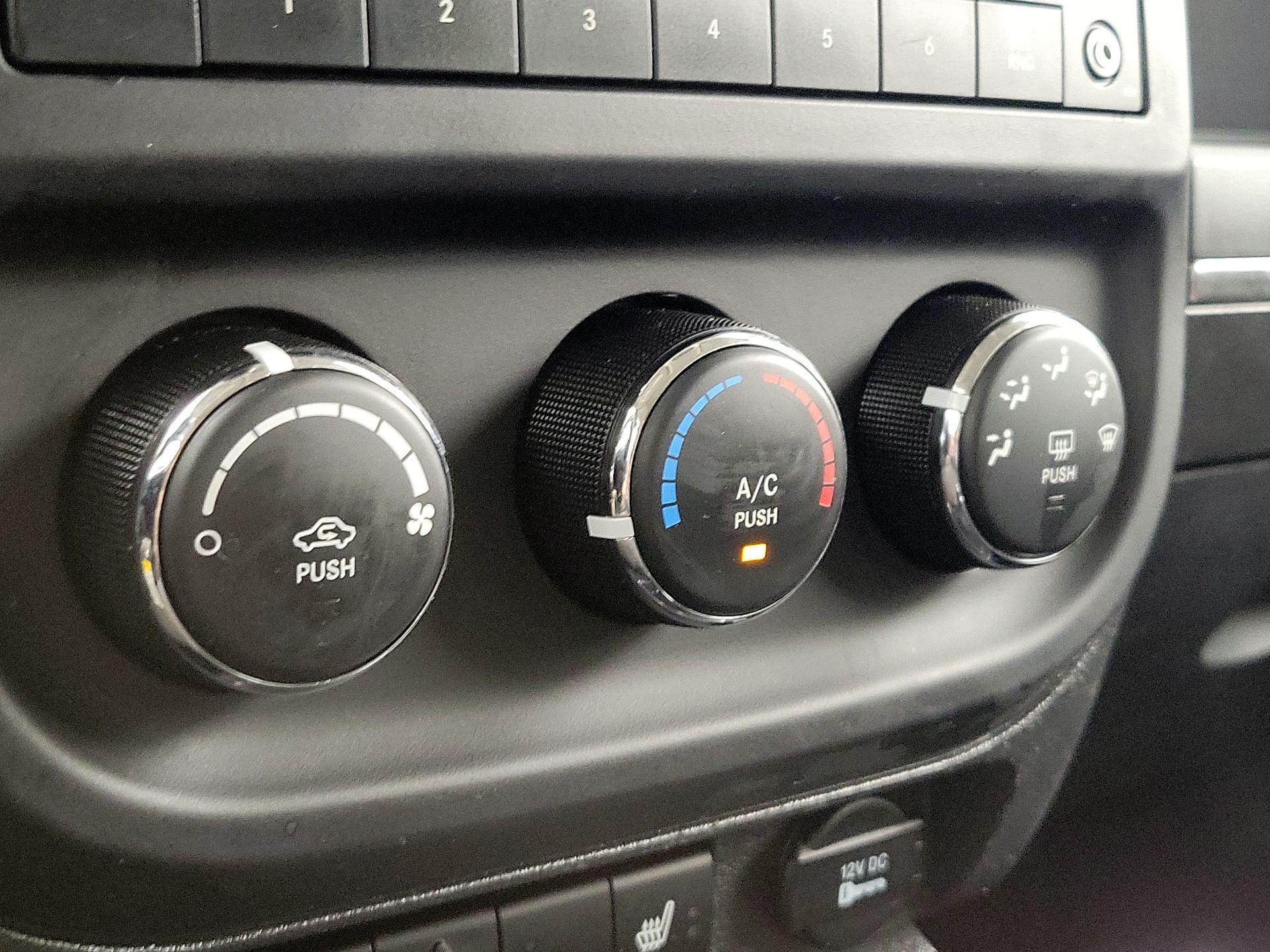 Thumbnail: 2015 Jeep Patriot - 14