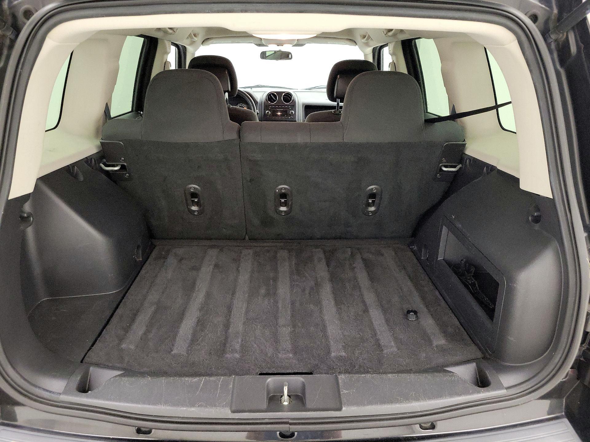 Thumbnail: 2015 Jeep Patriot - 17