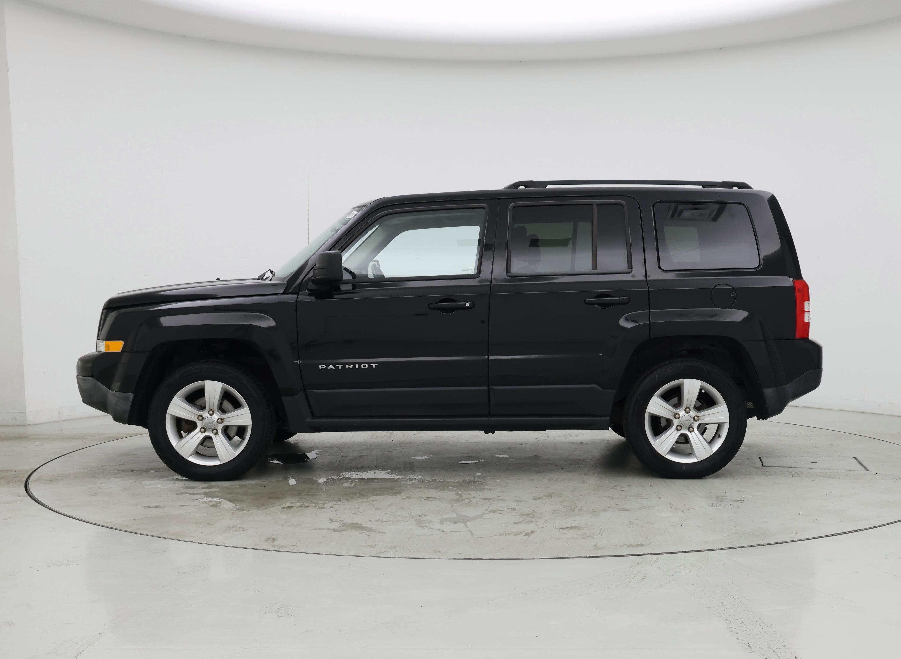 Thumbnail: 2015 Jeep Patriot - 3