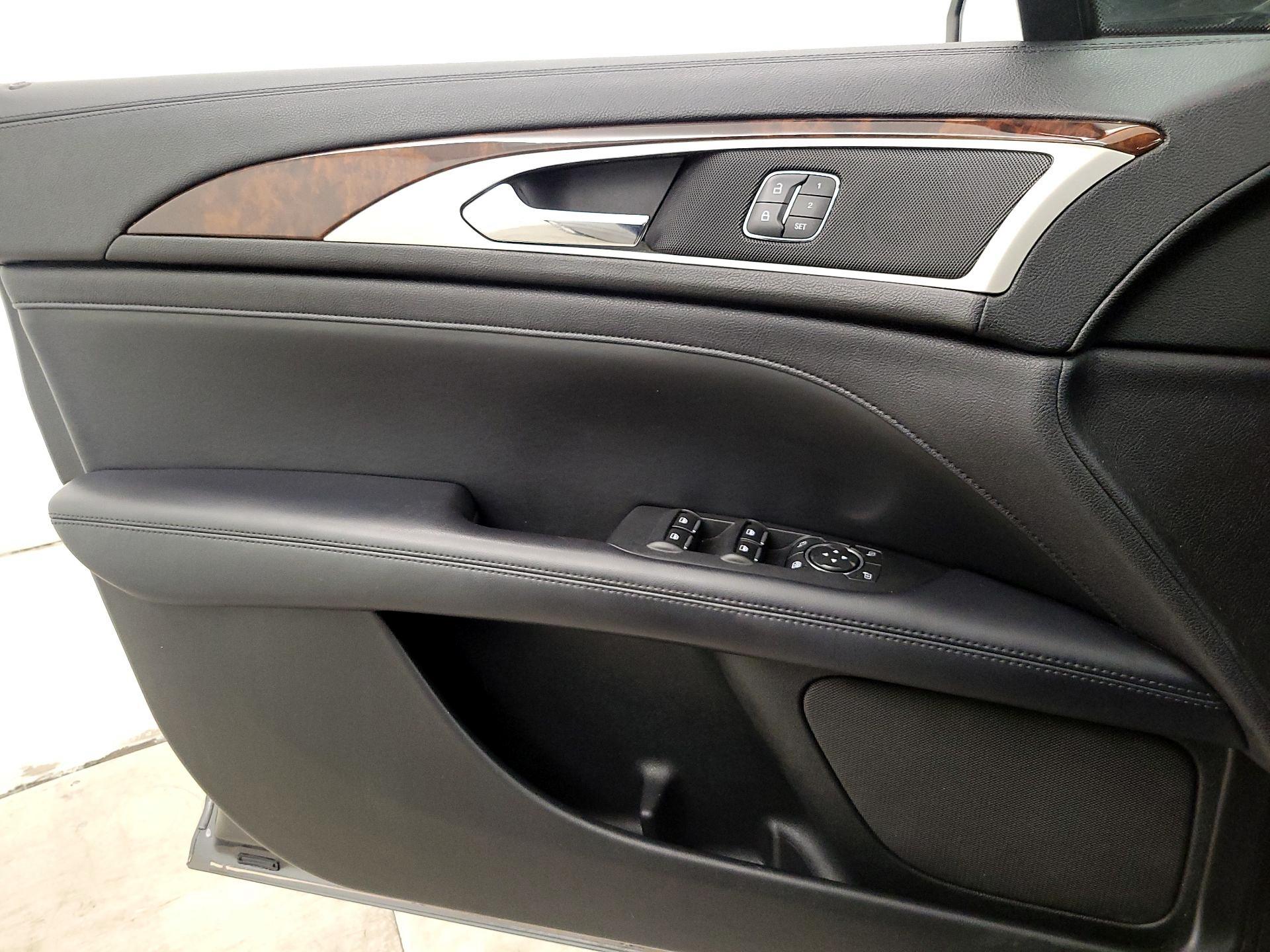 Thumbnail: 2017 Lincoln MKZ - 12