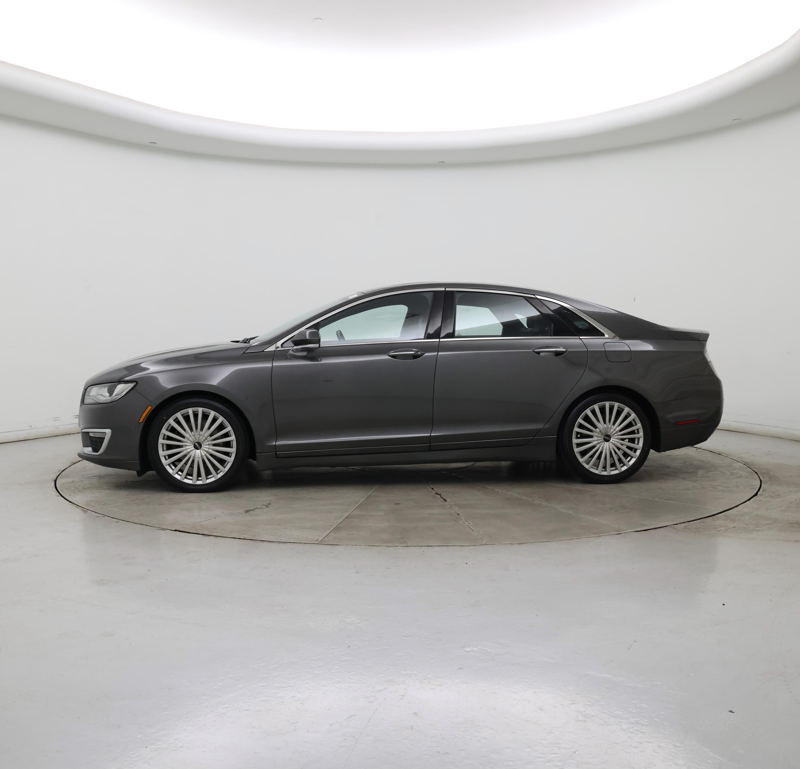 Thumbnail: 2017 Lincoln MKZ - 3