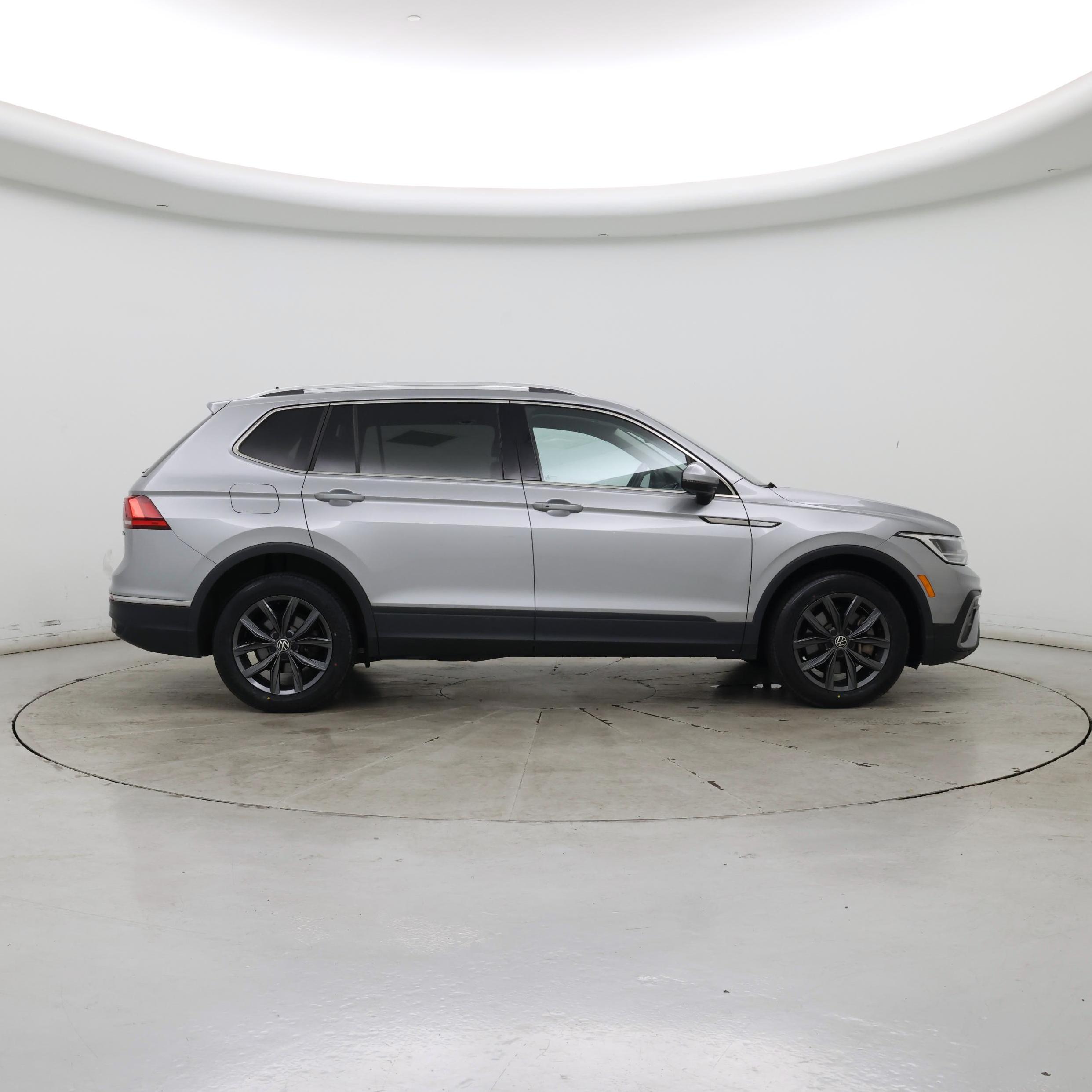 Thumbnail: 2022 Volkswagen Tiguan - 7