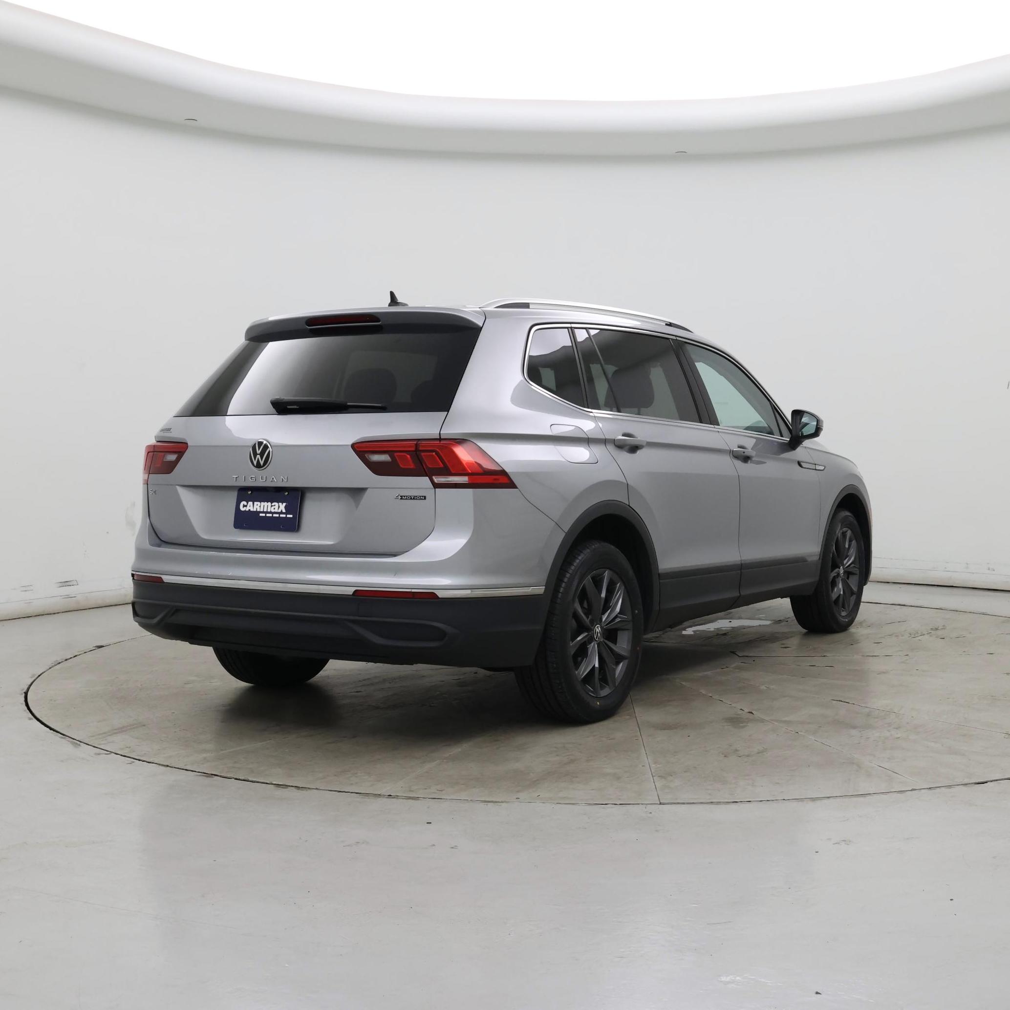 Thumbnail: 2022 Volkswagen Tiguan - 8