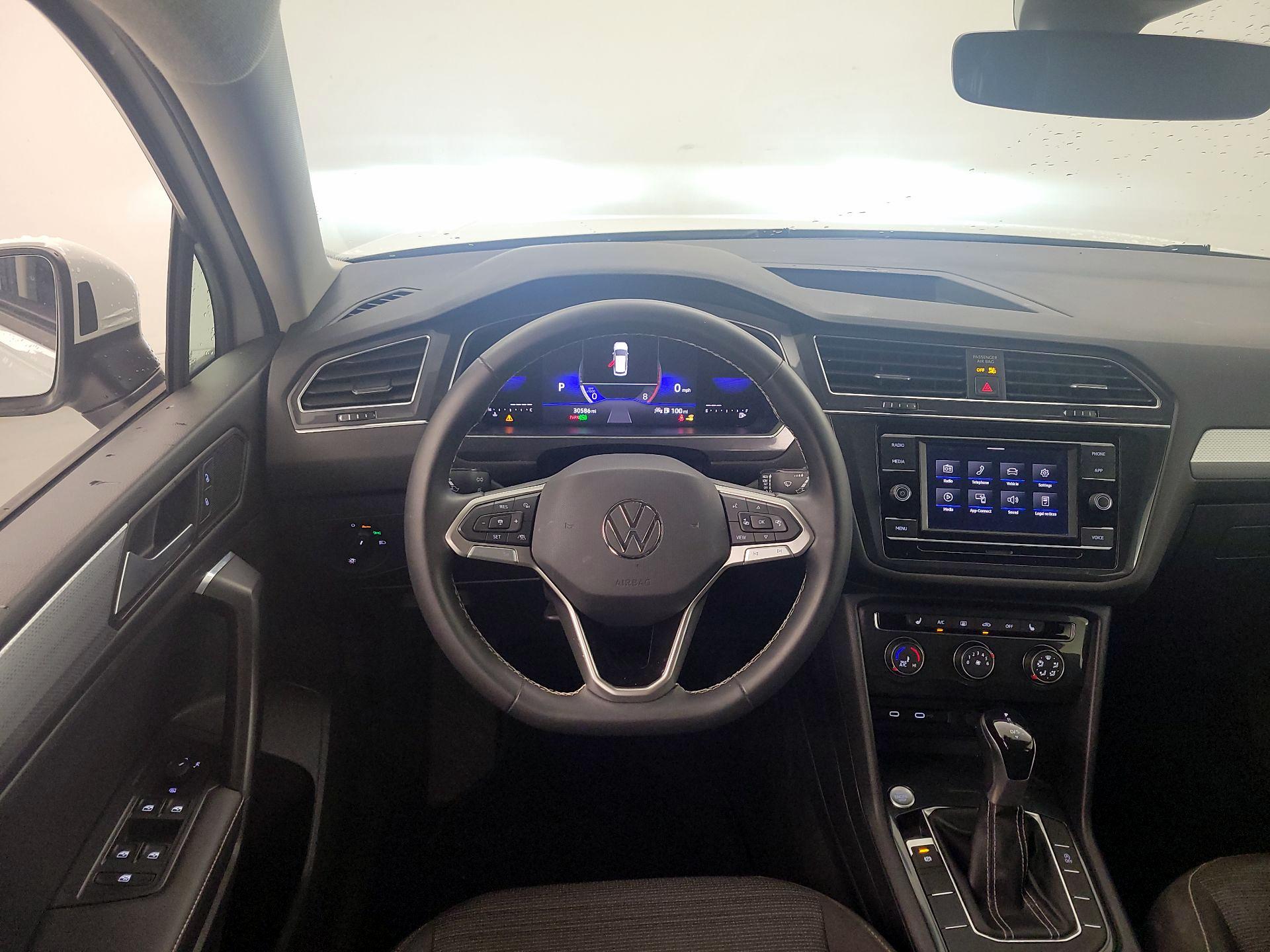 Thumbnail: 2022 Volkswagen Tiguan - 10