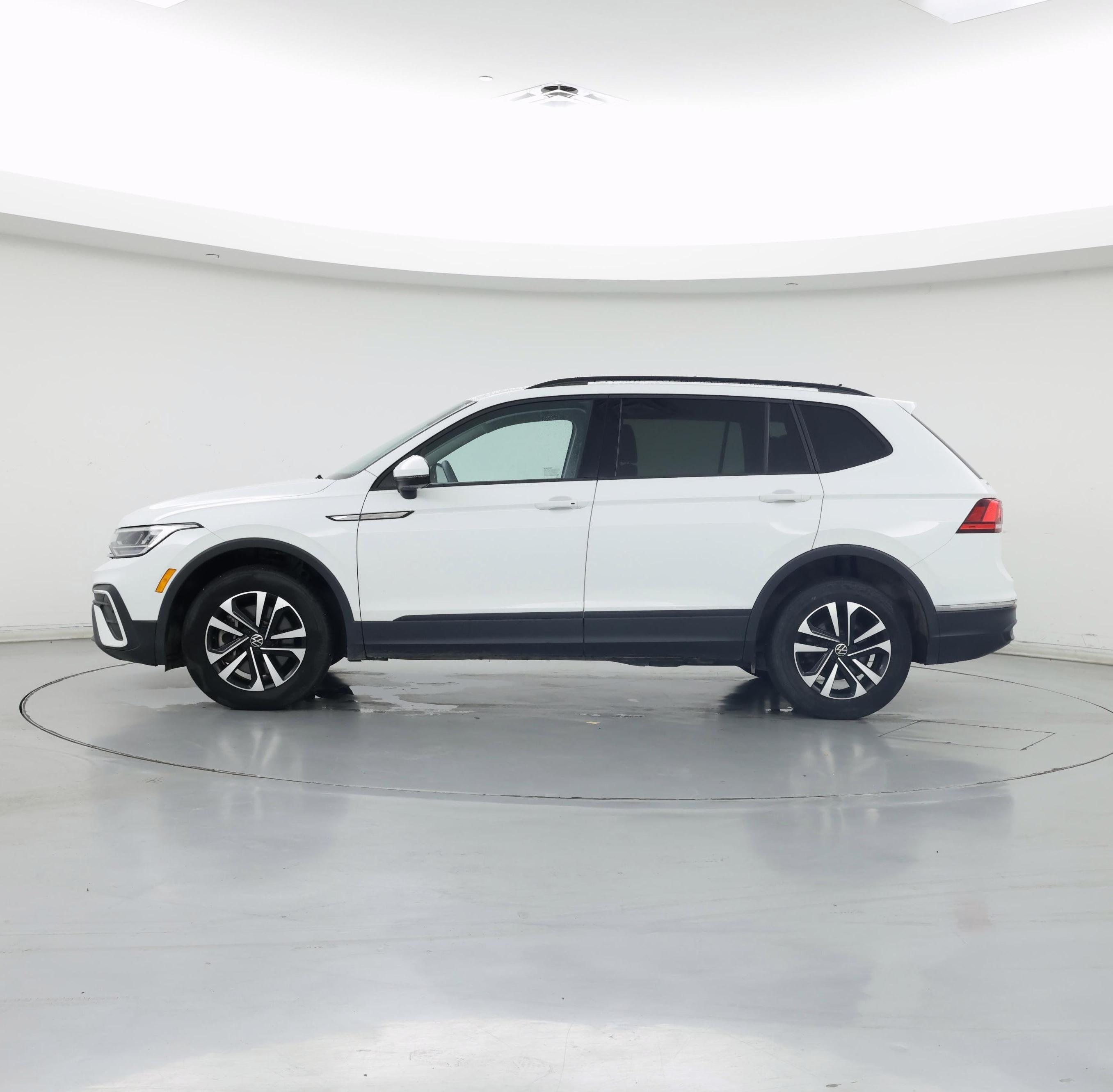 Thumbnail: 2022 Volkswagen Tiguan - 3