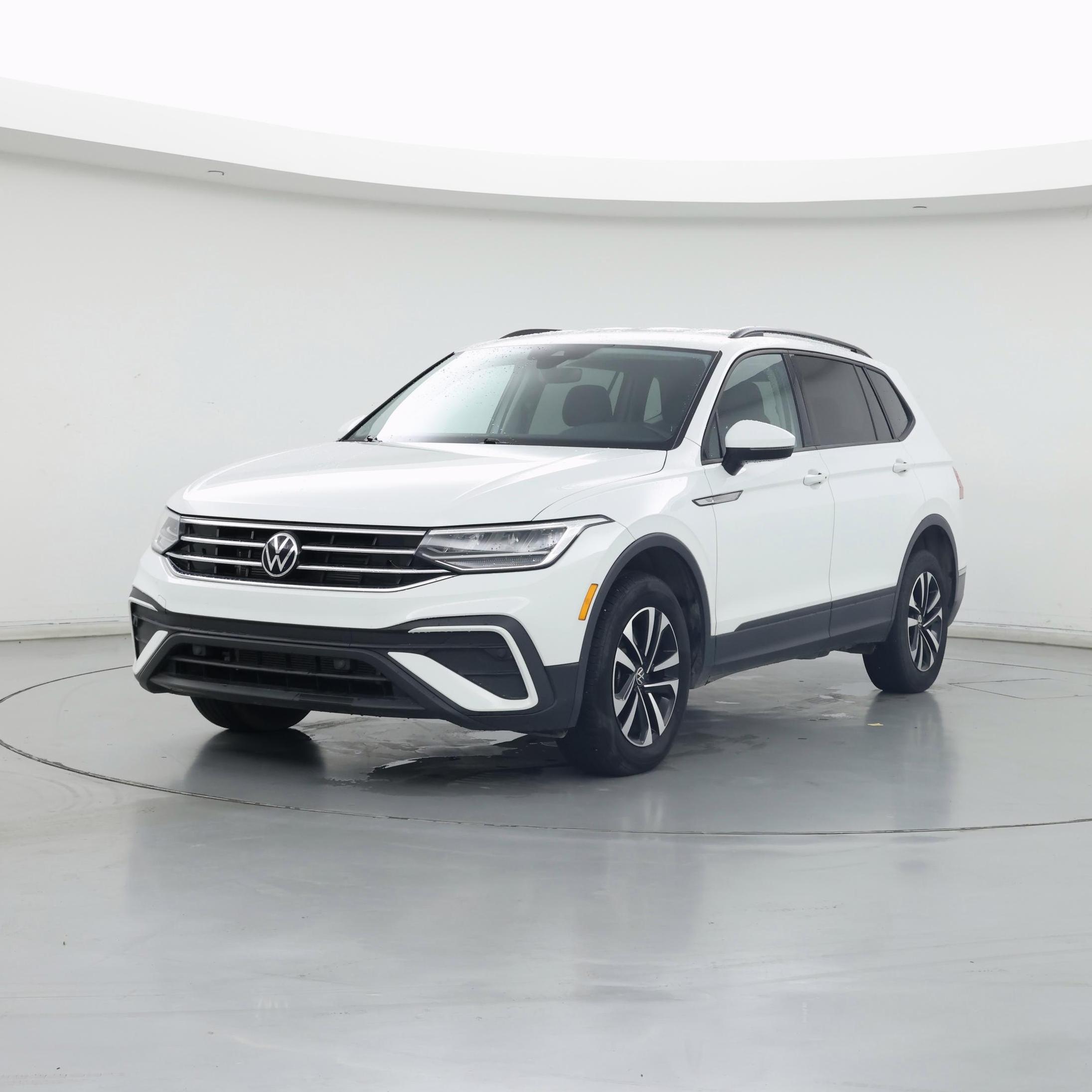Thumbnail: 2022 Volkswagen Tiguan - 4