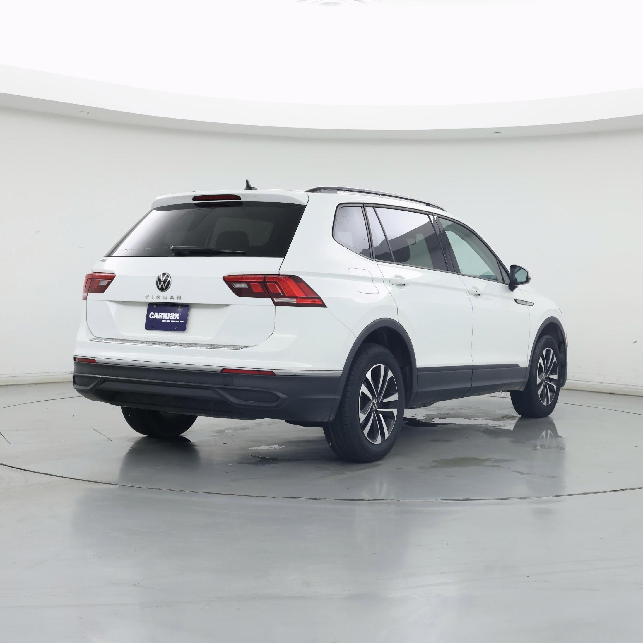 Thumbnail: 2022 Volkswagen Tiguan - 8