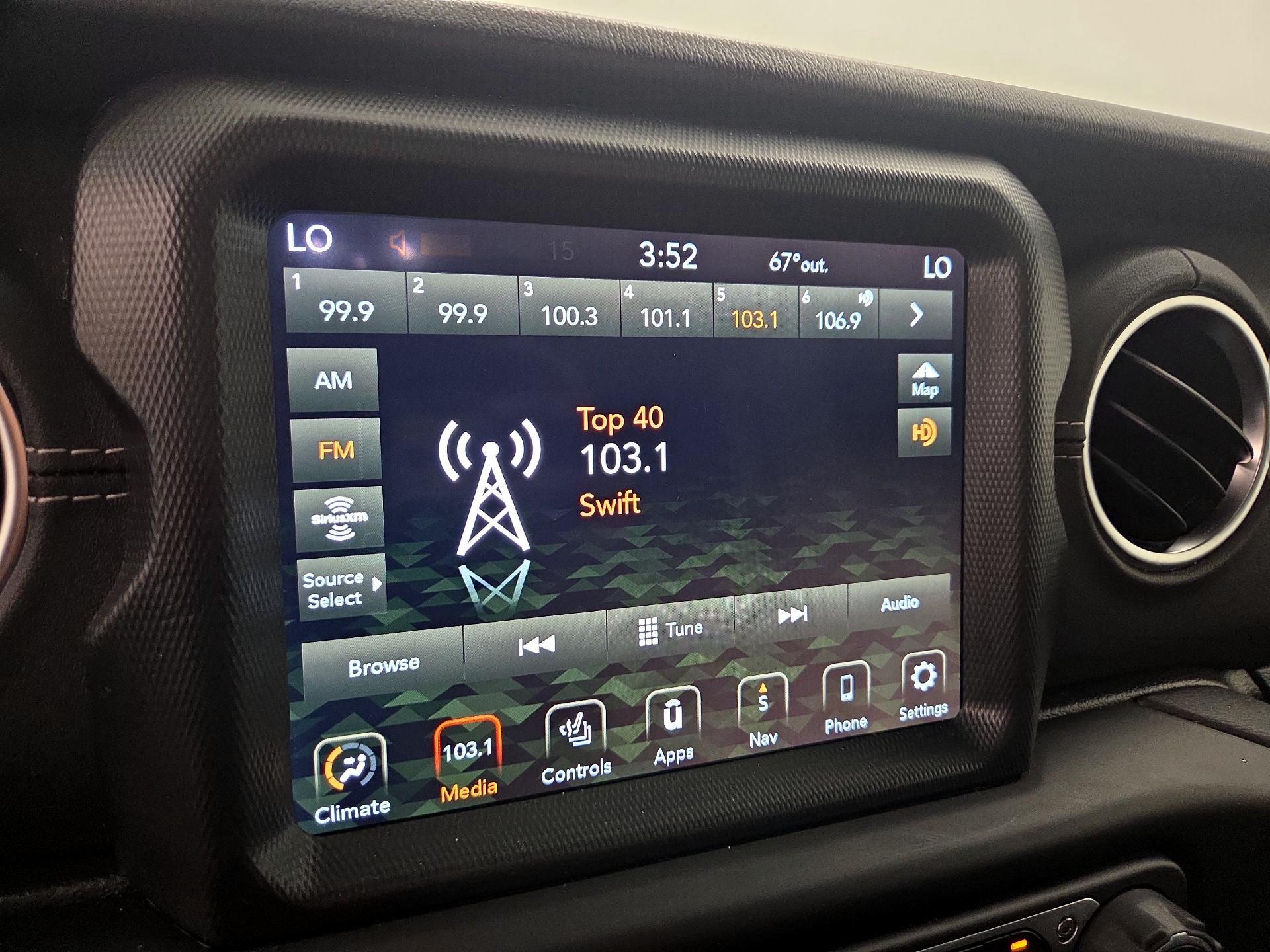 Thumbnail: 2021 Jeep Wrangler - 16