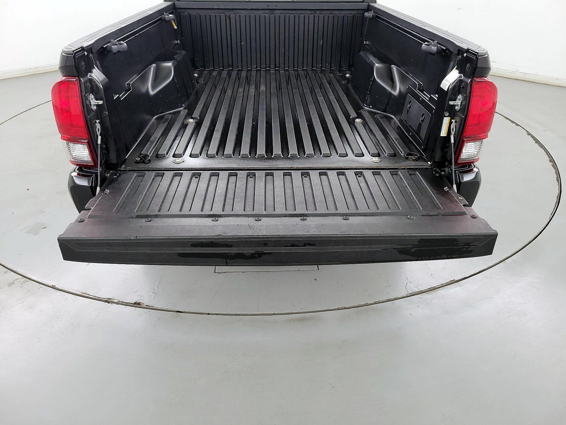 Thumbnail: 2022 Toyota Tacoma - 19