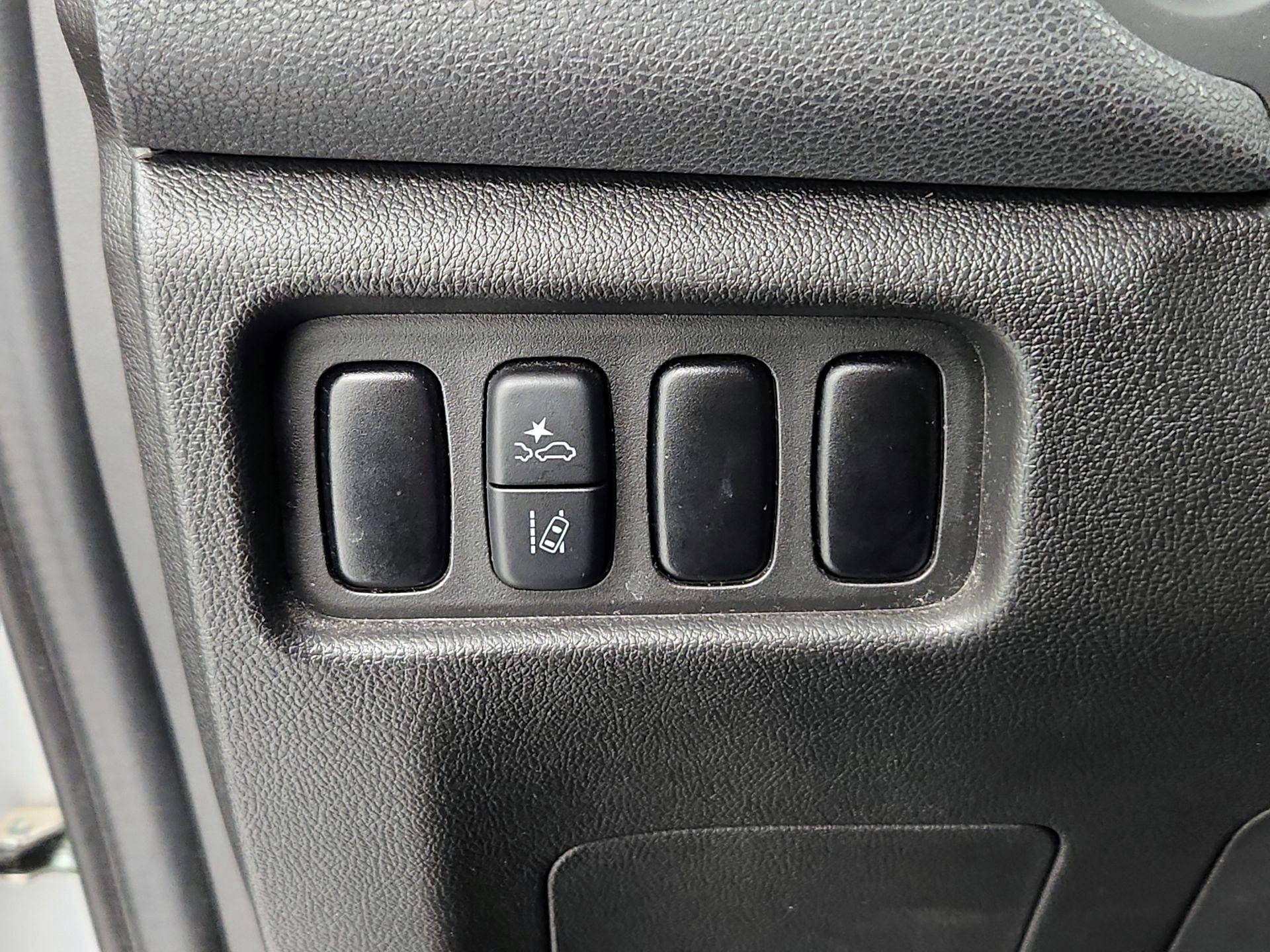 Thumbnail: 2023 Mitsubishi Outlander Sport - 13