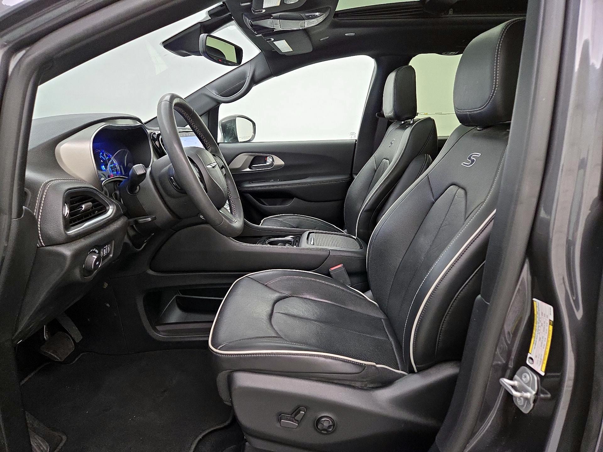 Thumbnail: 2022 Chrysler Pacifica - 11