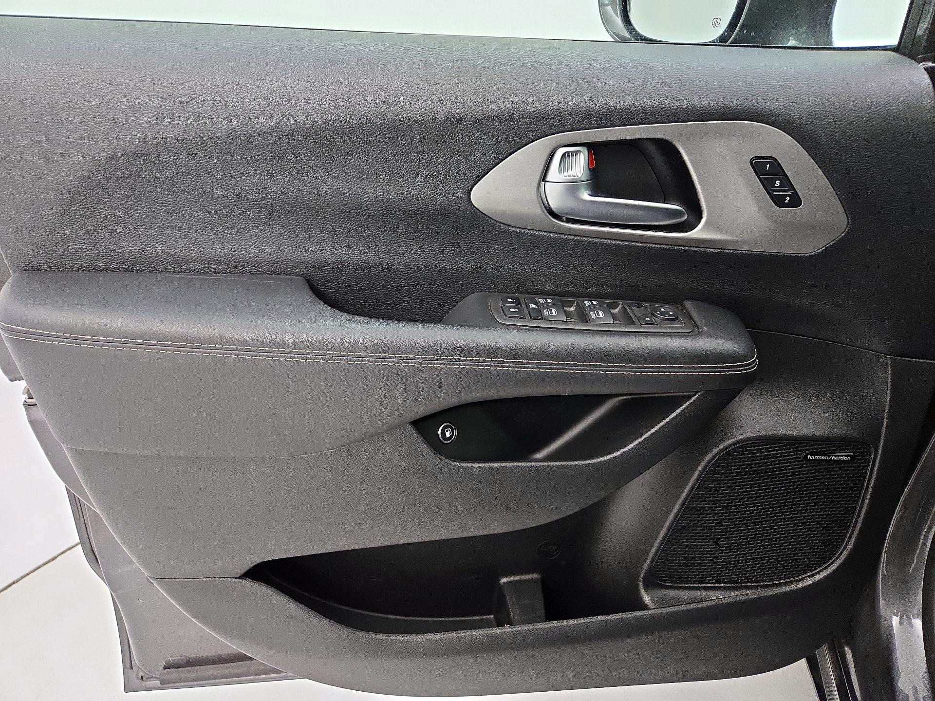 Thumbnail: 2022 Chrysler Pacifica - 12