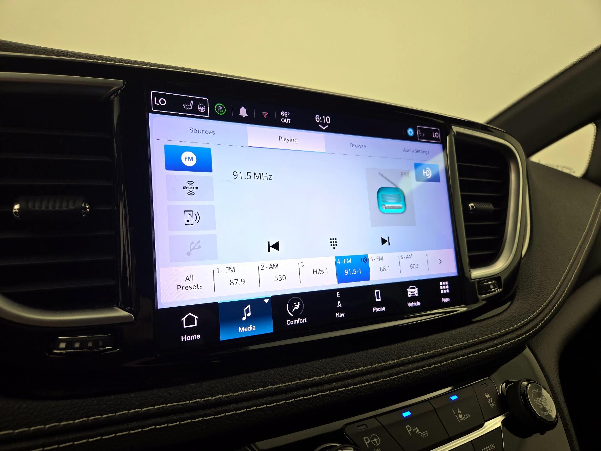 Thumbnail: 2022 Chrysler Pacifica - 16