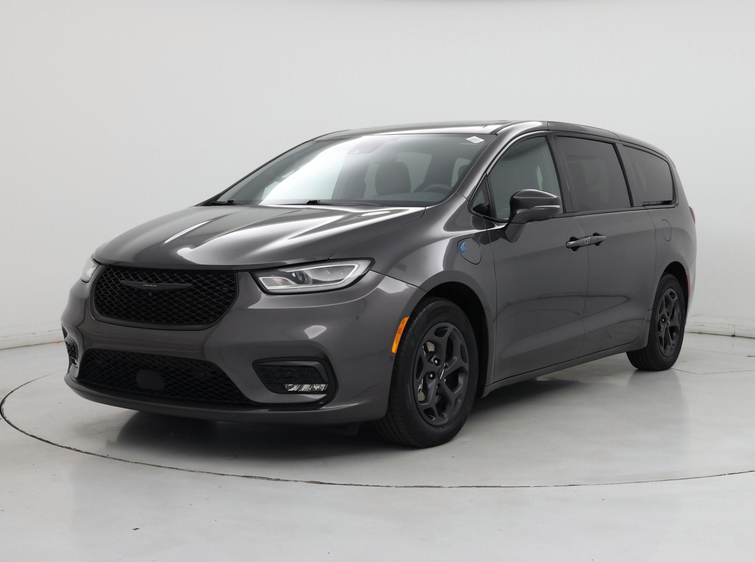 Thumbnail: 2022 Chrysler Pacifica - 4