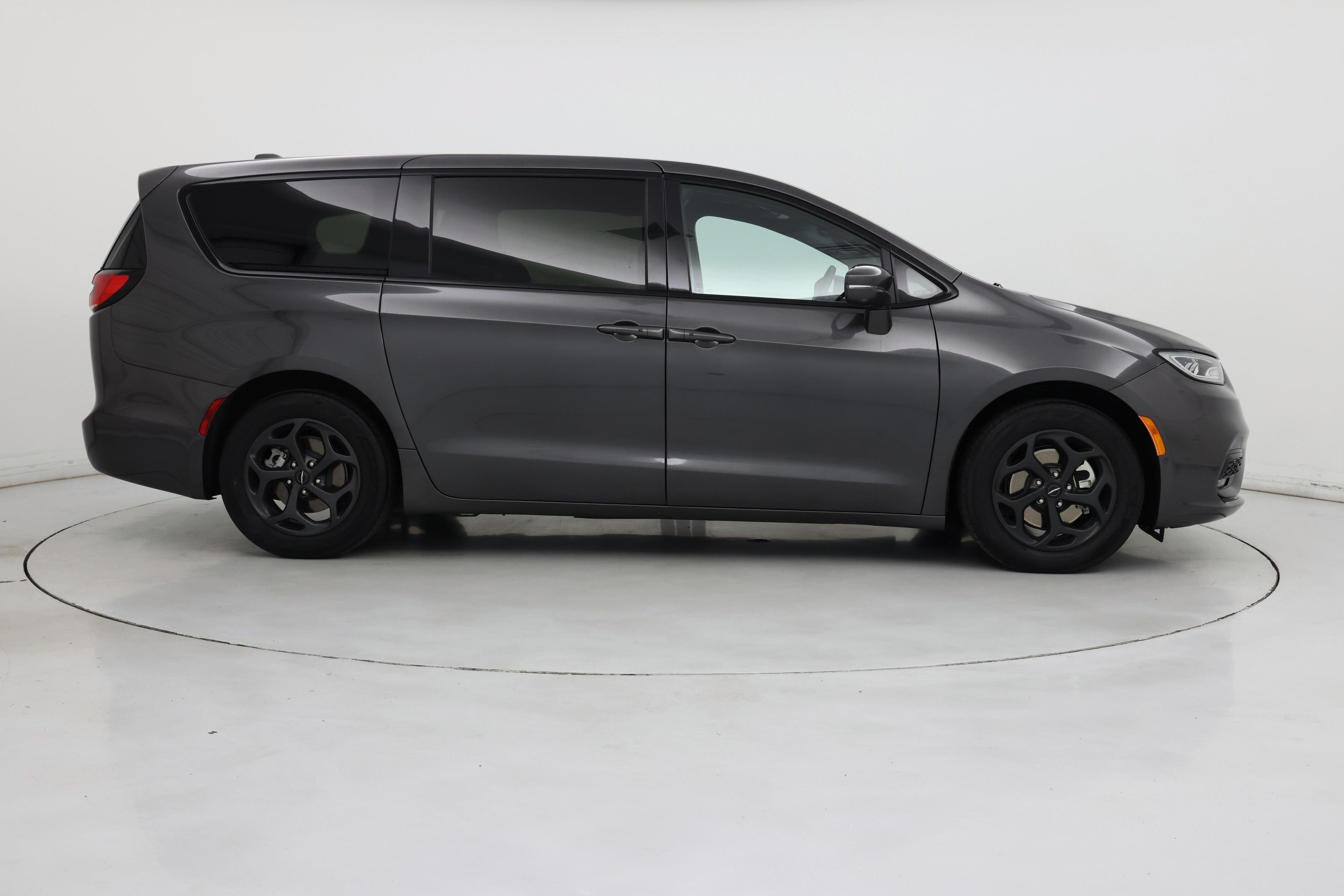 Thumbnail: 2022 Chrysler Pacifica - 7