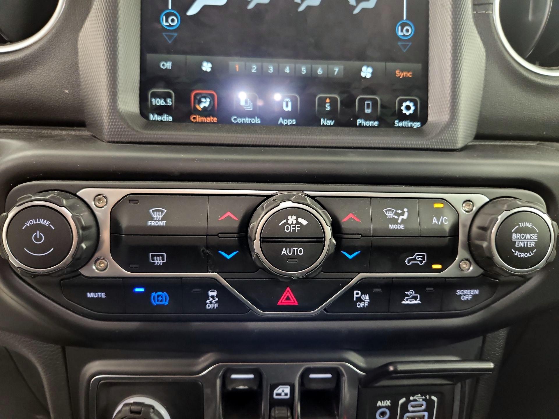 Thumbnail: 2022 Jeep Wrangler - 17