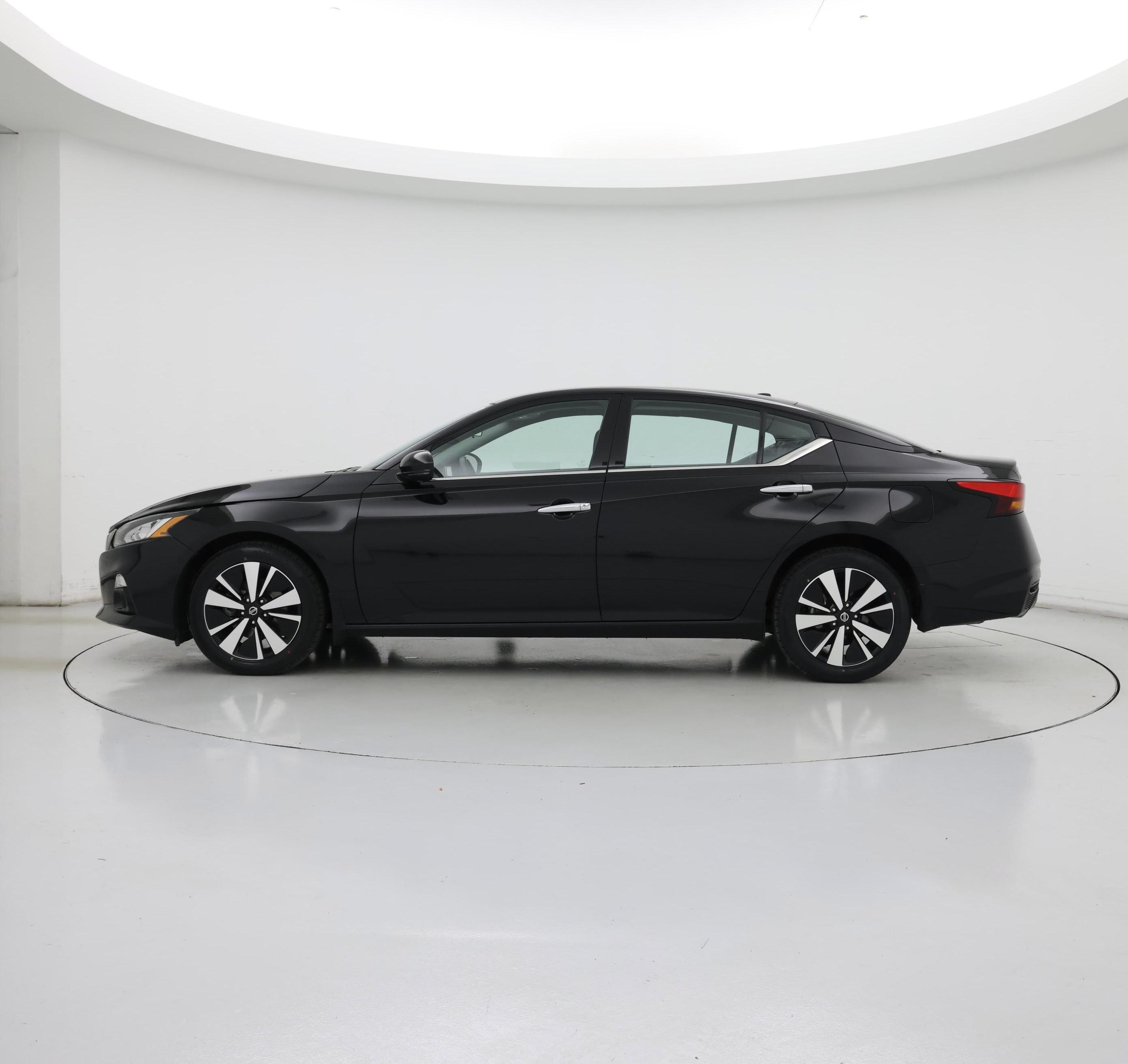 Thumbnail: 2022 Nissan Altima - 3