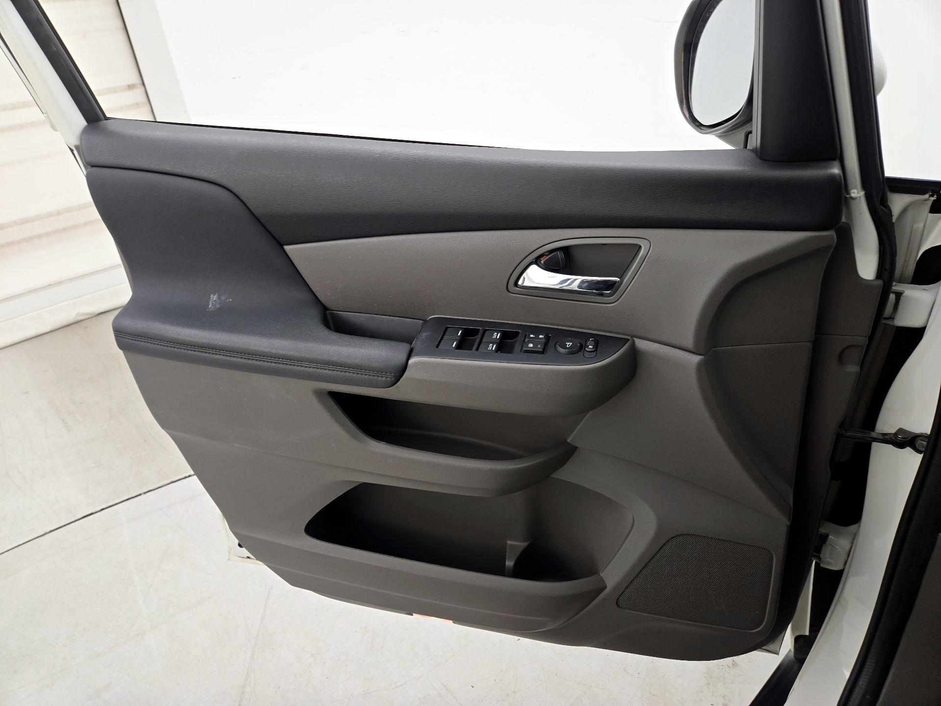 Thumbnail: 2015 Honda Odyssey - 12