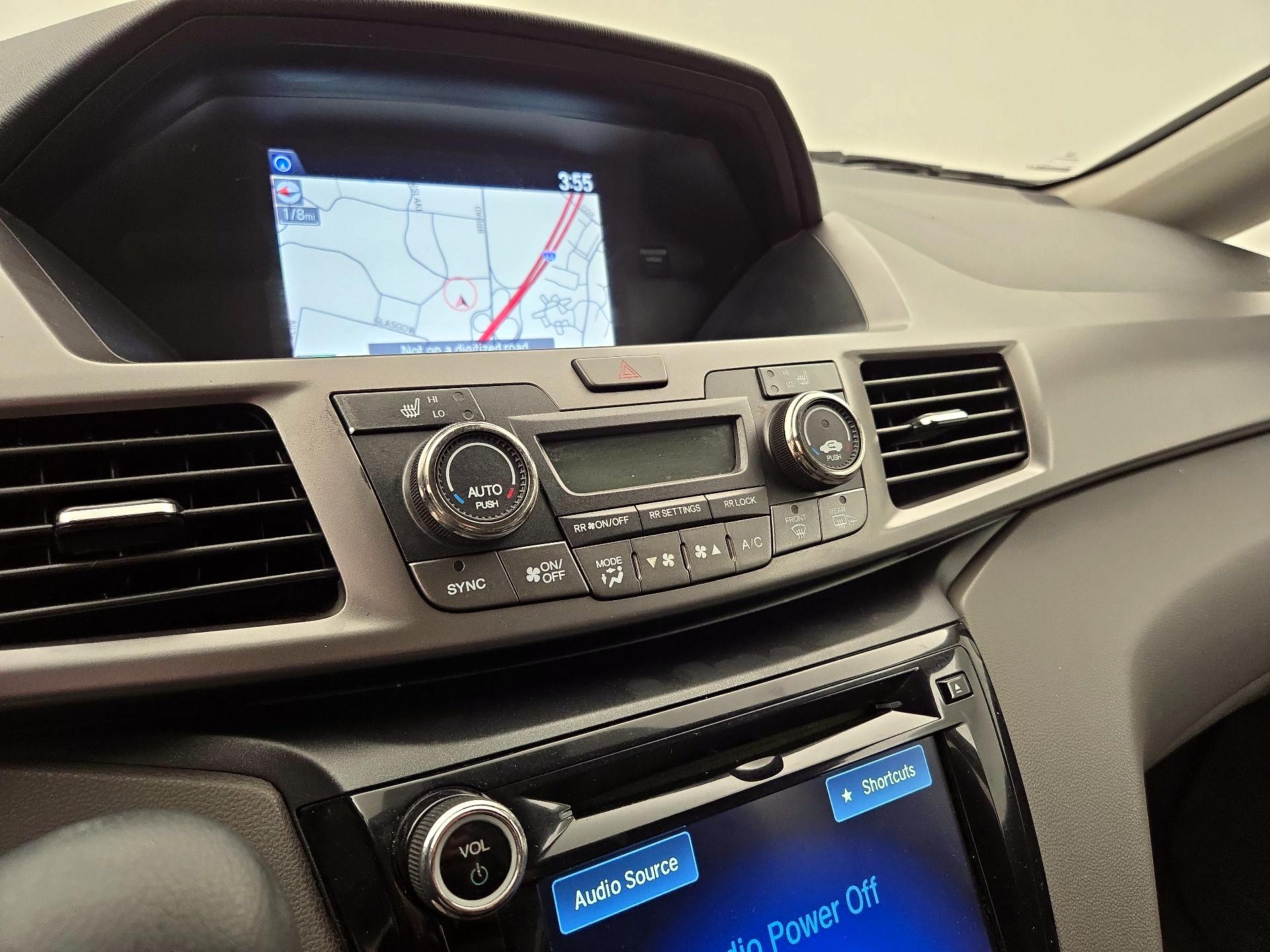 Thumbnail: 2015 Honda Odyssey - 17