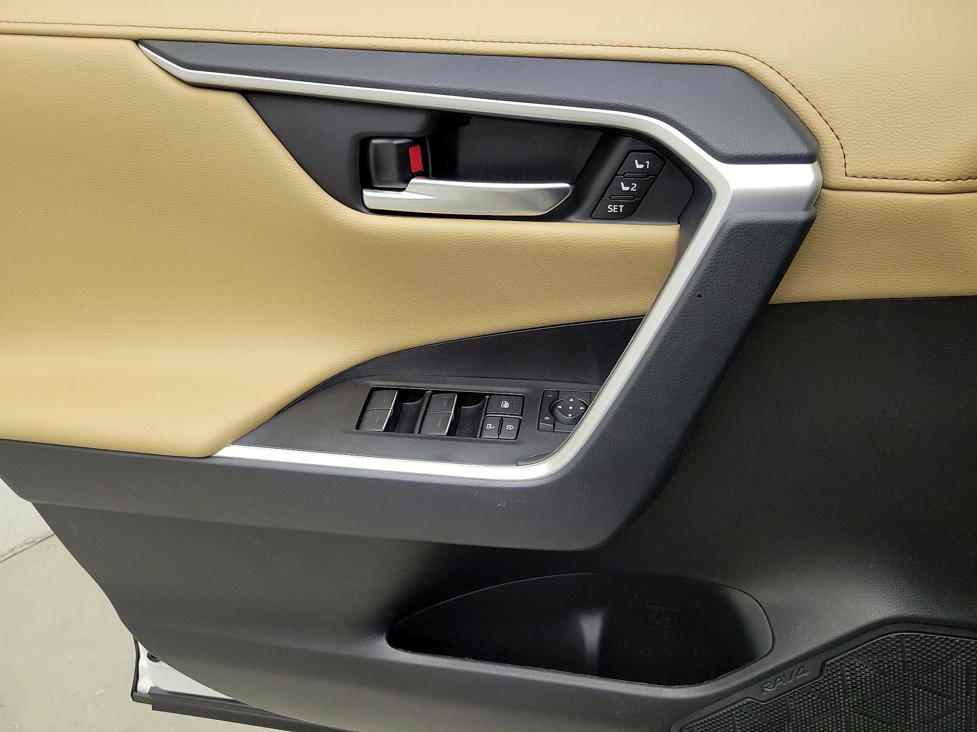 Thumbnail: 2025 Toyota RAV4 - 12