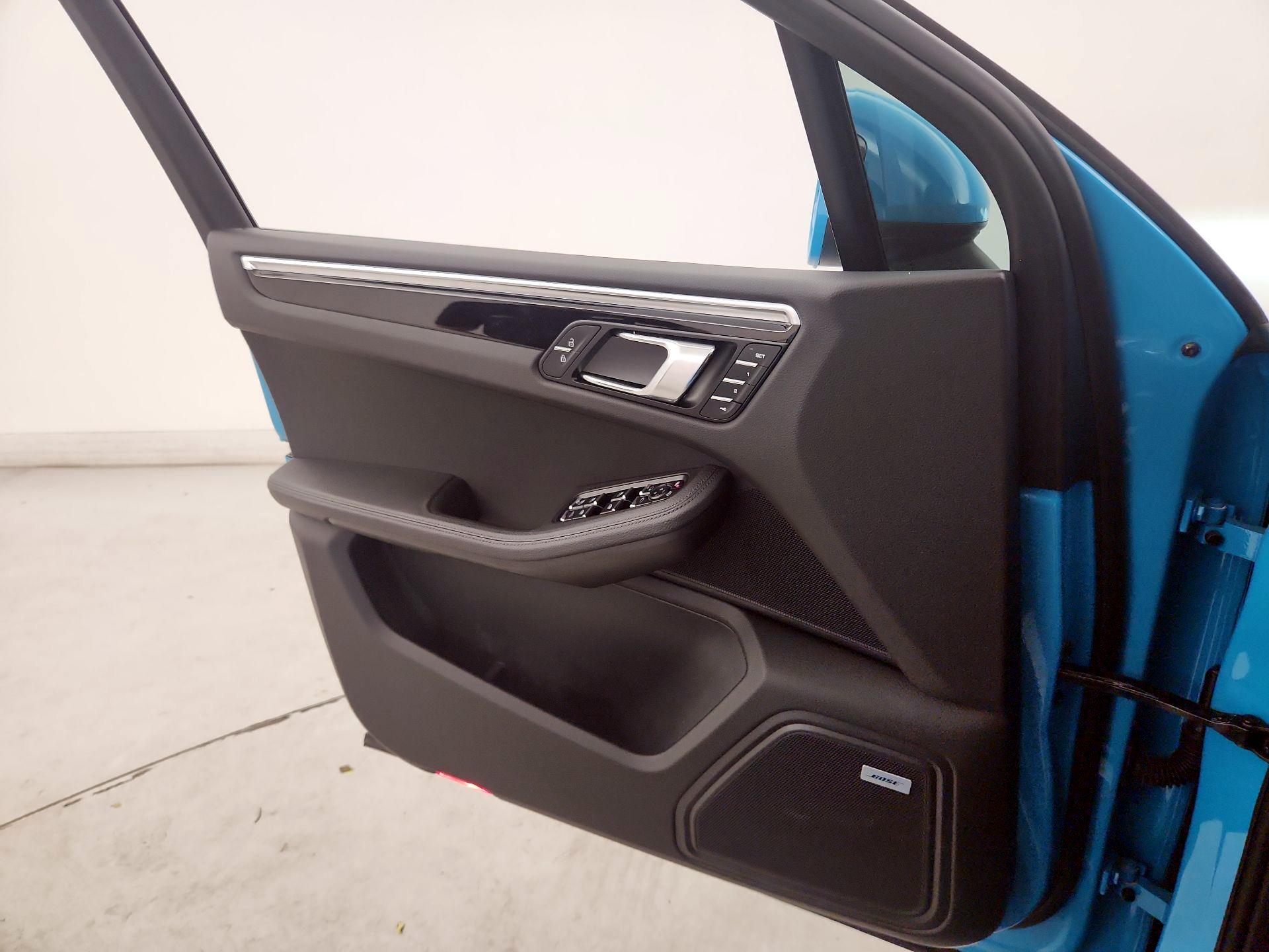 Thumbnail: 2020 Porsche Macan - 12