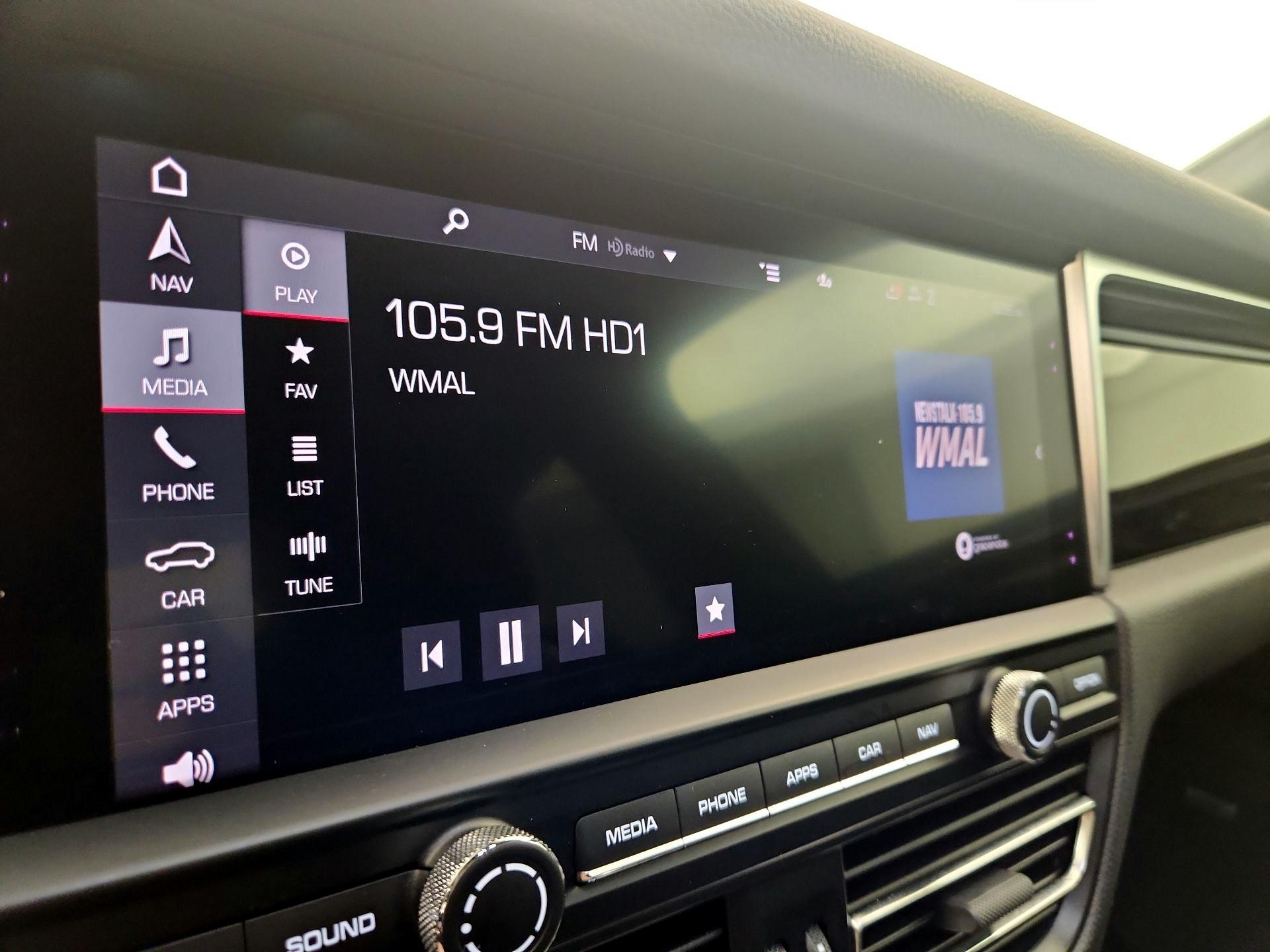 Thumbnail: 2020 Porsche Macan - 16