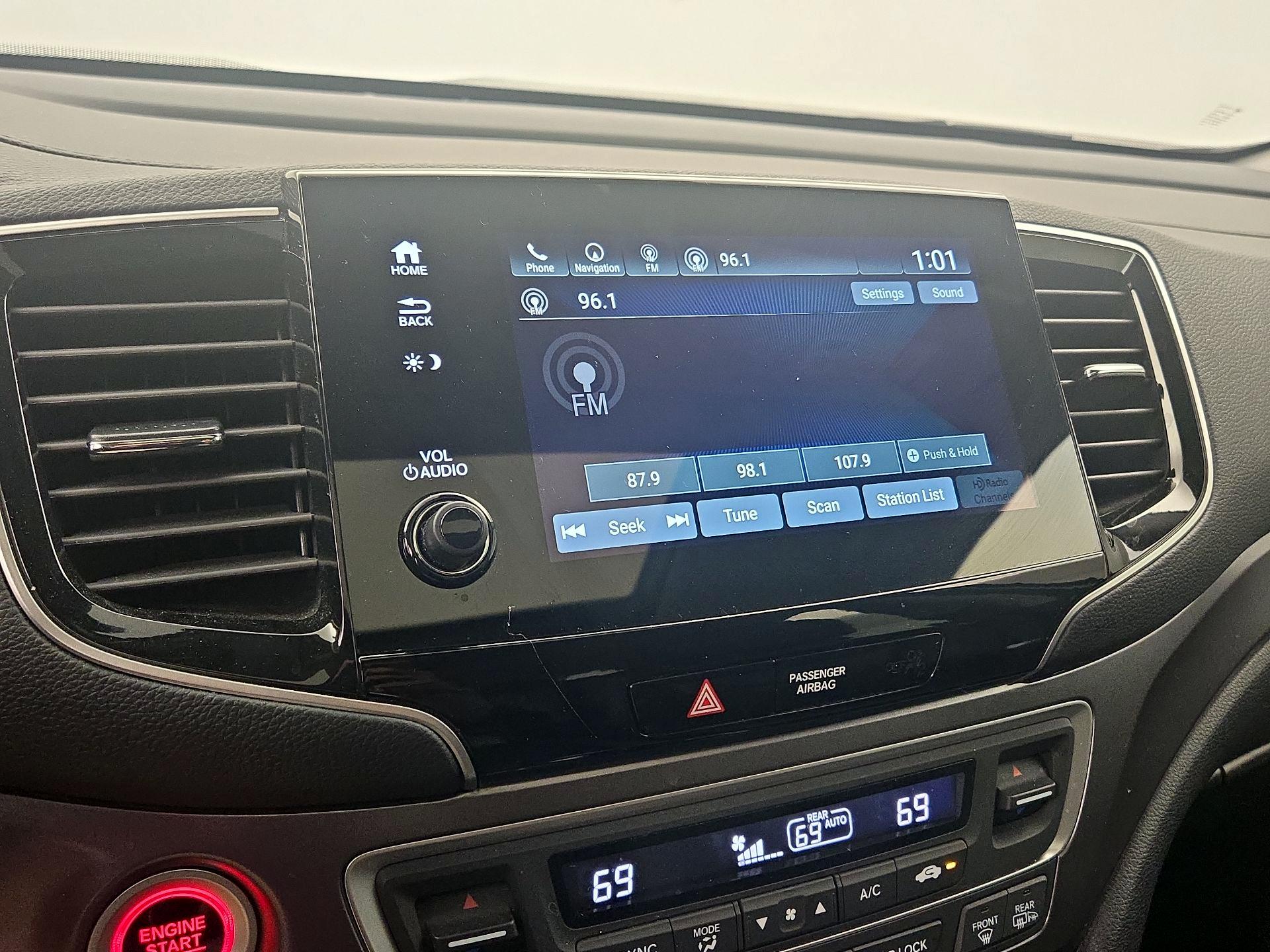 Thumbnail: 2019 Honda Pilot - 16