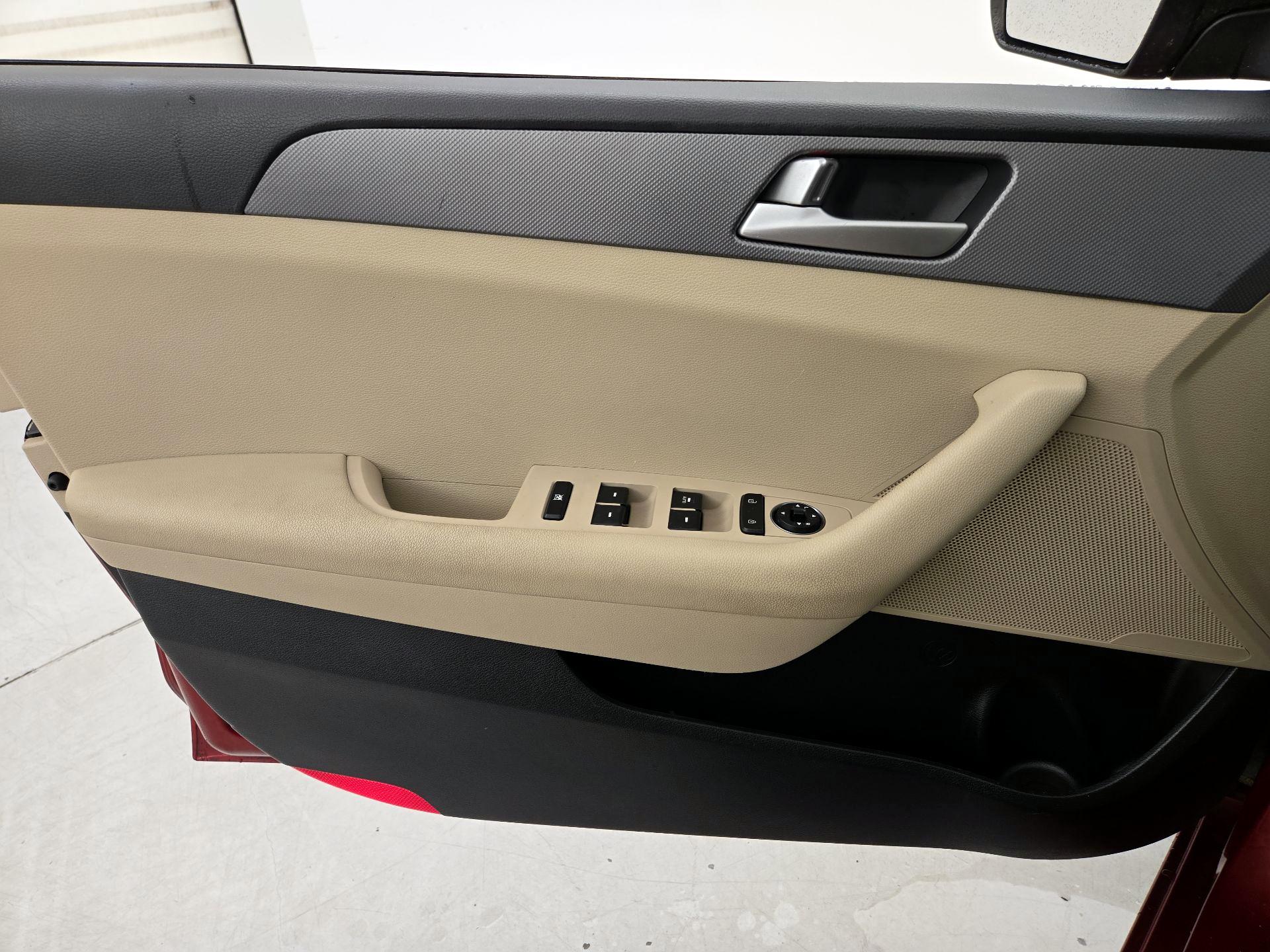 Thumbnail: 2016 Hyundai Sonata - 12