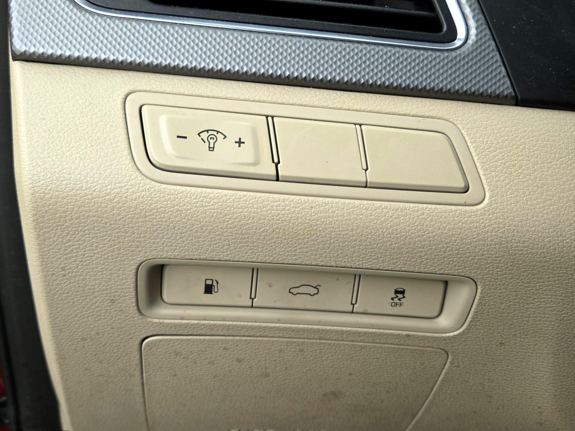 Thumbnail: 2016 Hyundai Sonata - 13