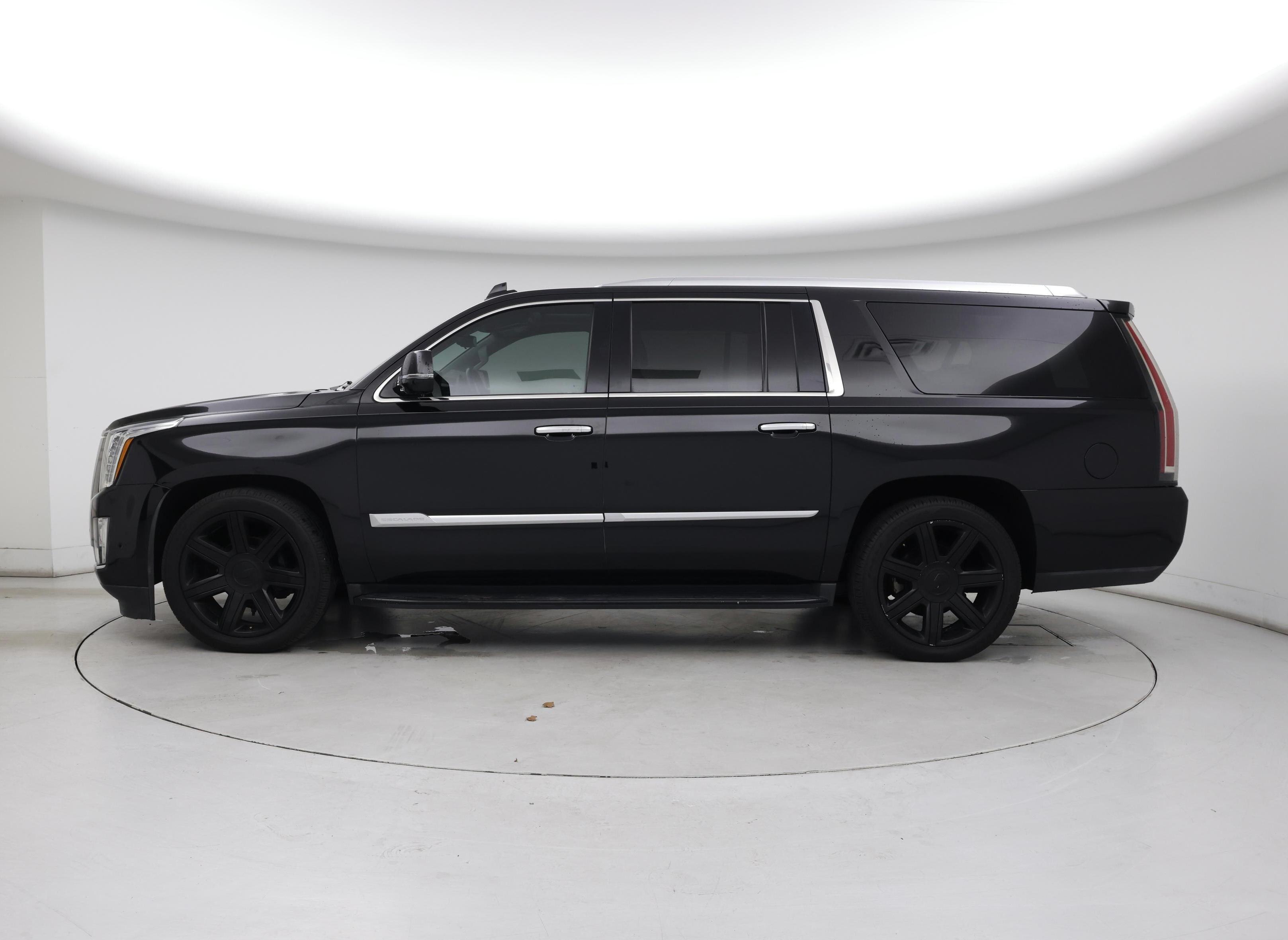 Thumbnail: 2020 Cadillac Escalade - 3